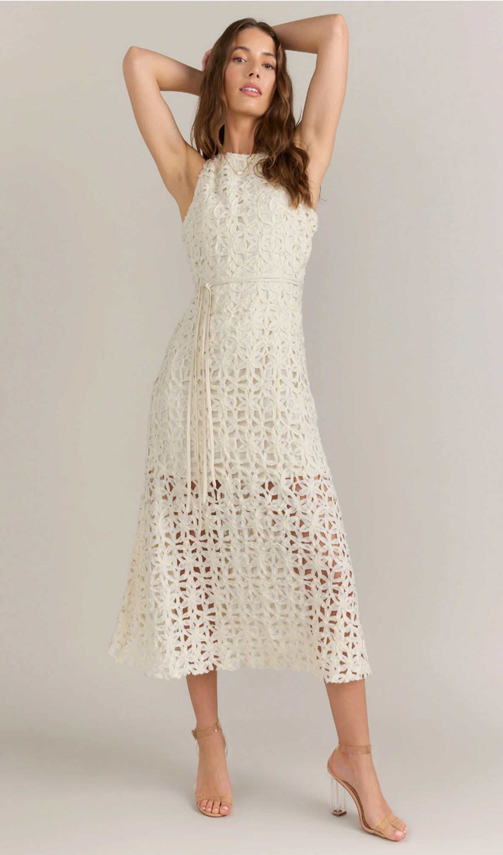 Kolsuz Dokulu İçi Boş Midi Elbise