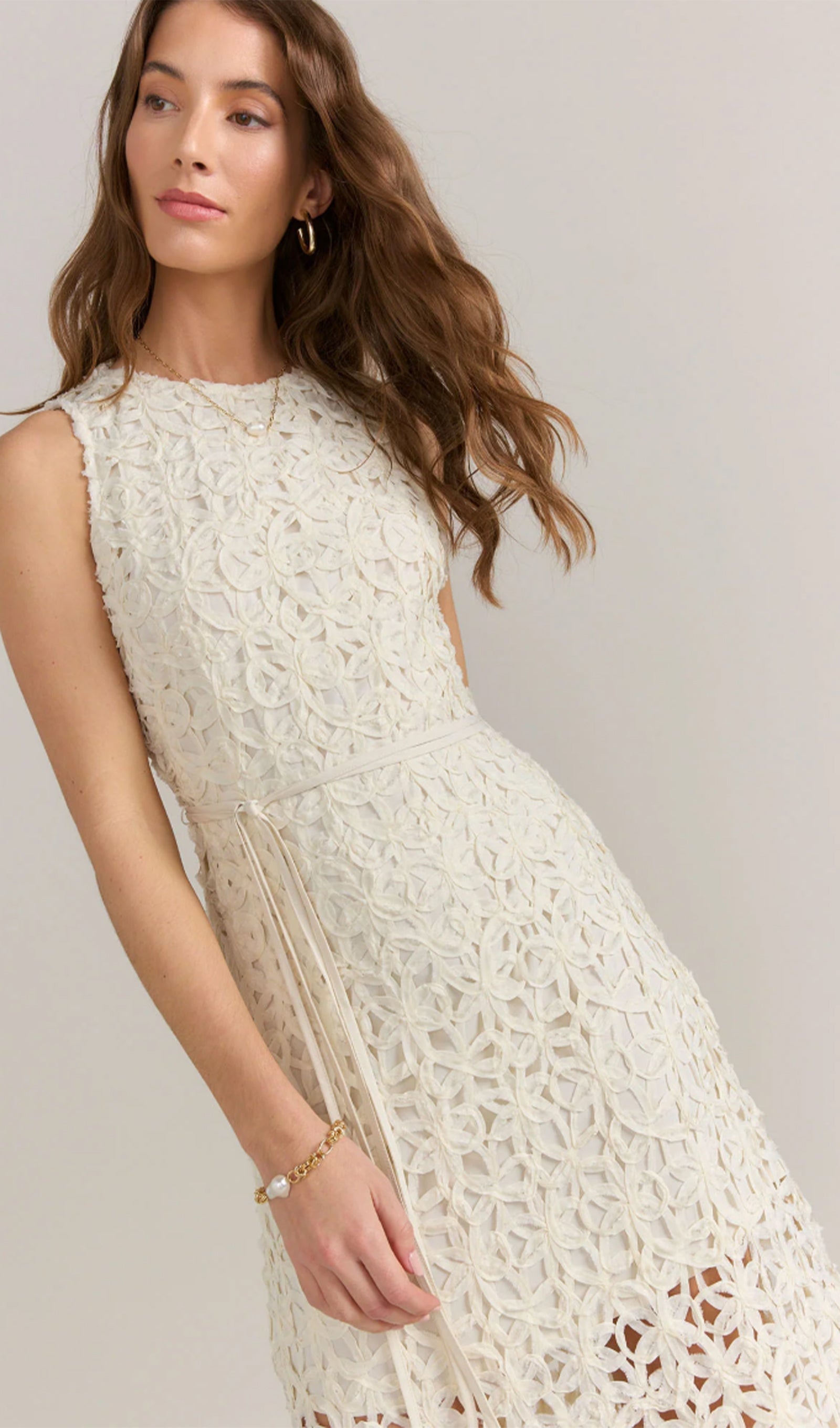 Kolsuz Dokulu İçi Boş Midi Elbise