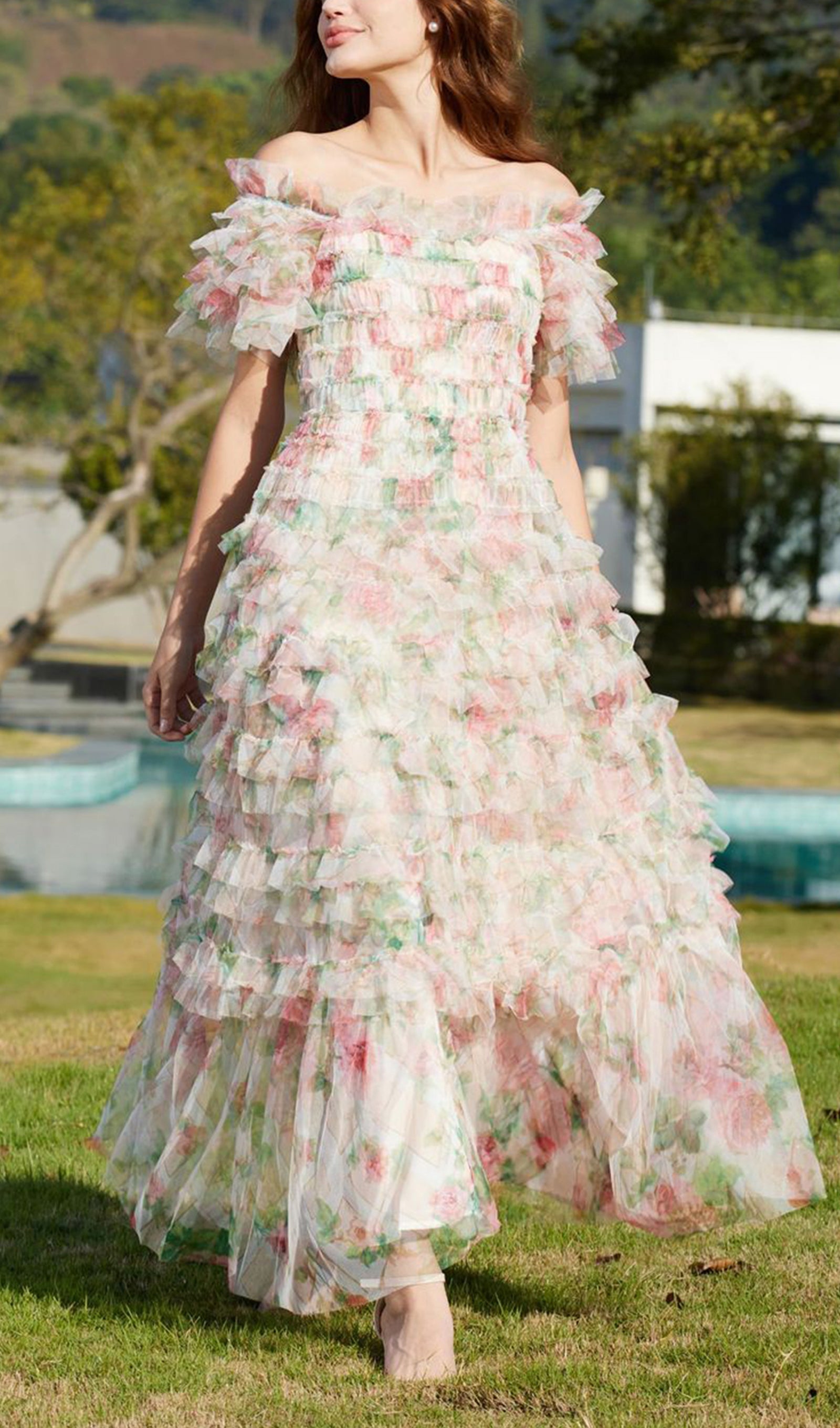 Kapalı Omuz Çiçekli Fırfırlı Örgü Maksi Elbise