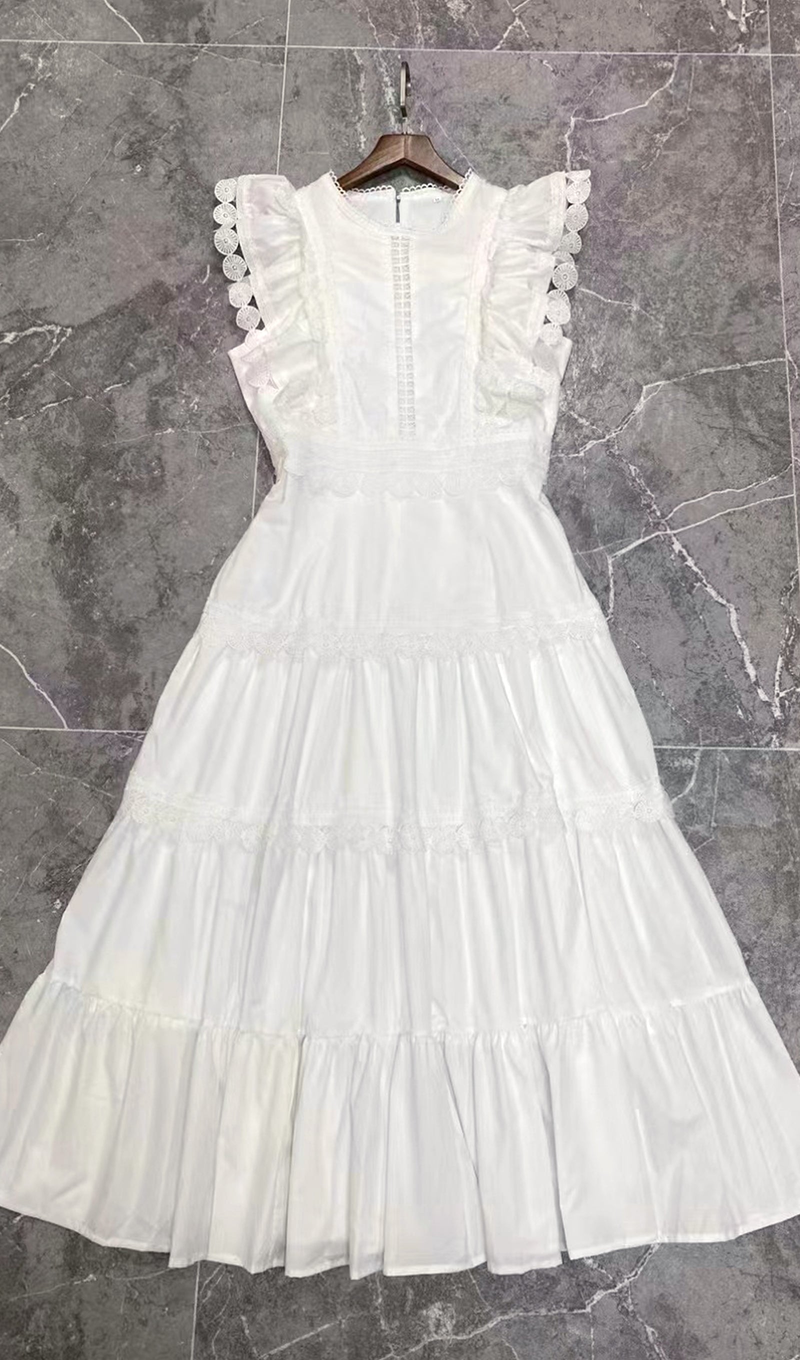 İçi Boş Uçuşan Kollu Yuvarlak Yaka Maxi Elbise Beyaz