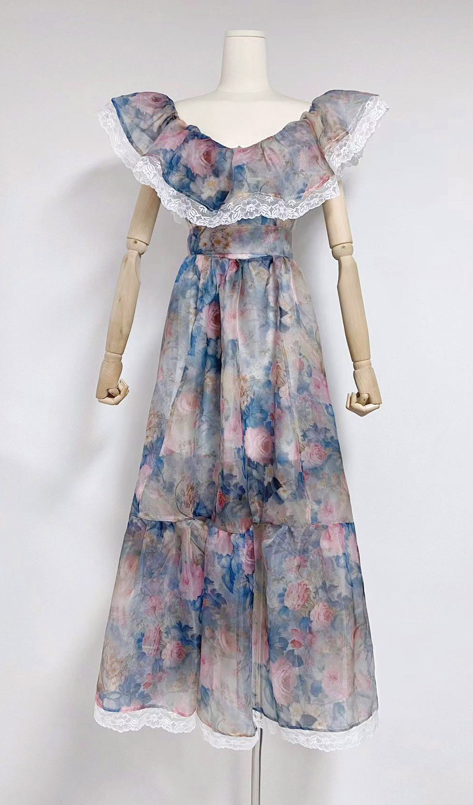 Çiçekli Fırfırlı V Yaka Fit ve Flare Maksi Elbise