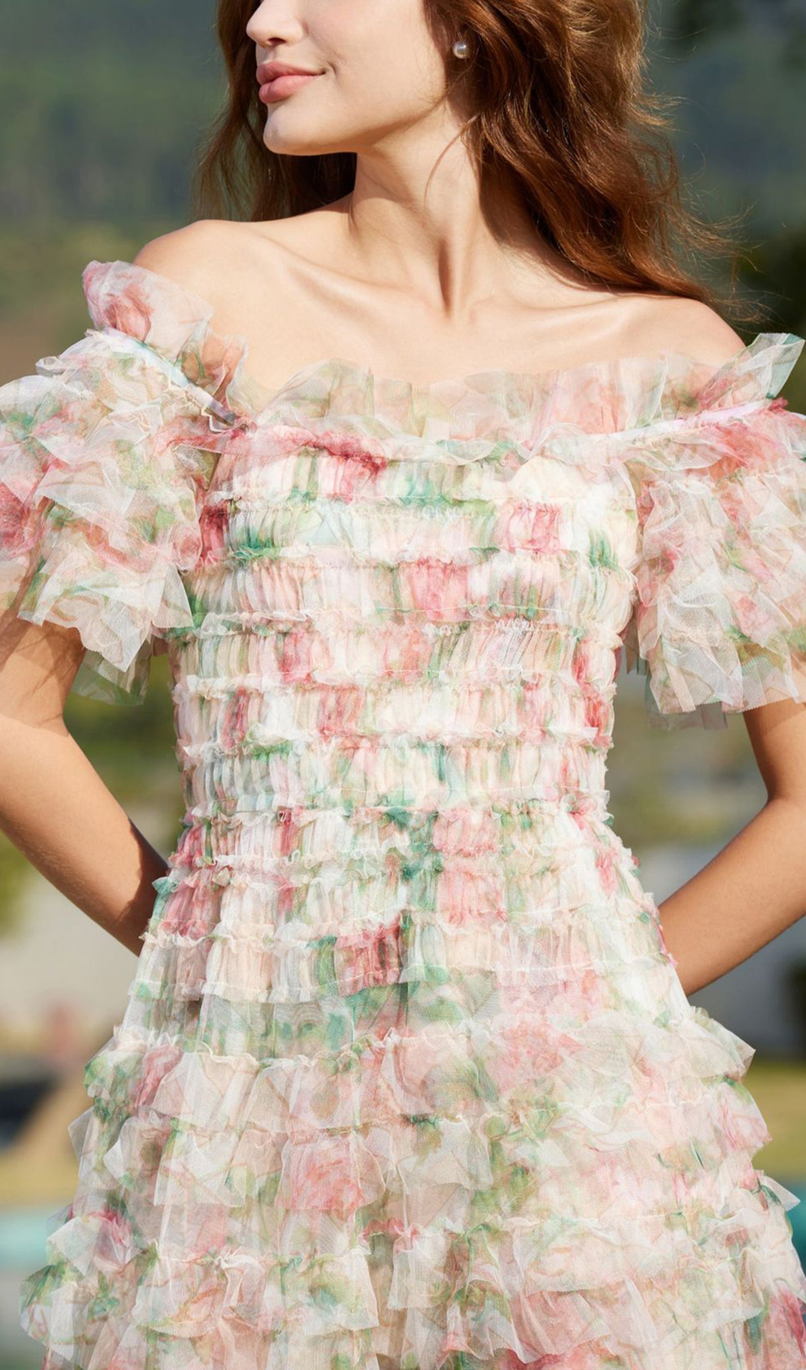 Kapalı Omuz Çiçekli Fırfırlı Örgü Maksi Elbise