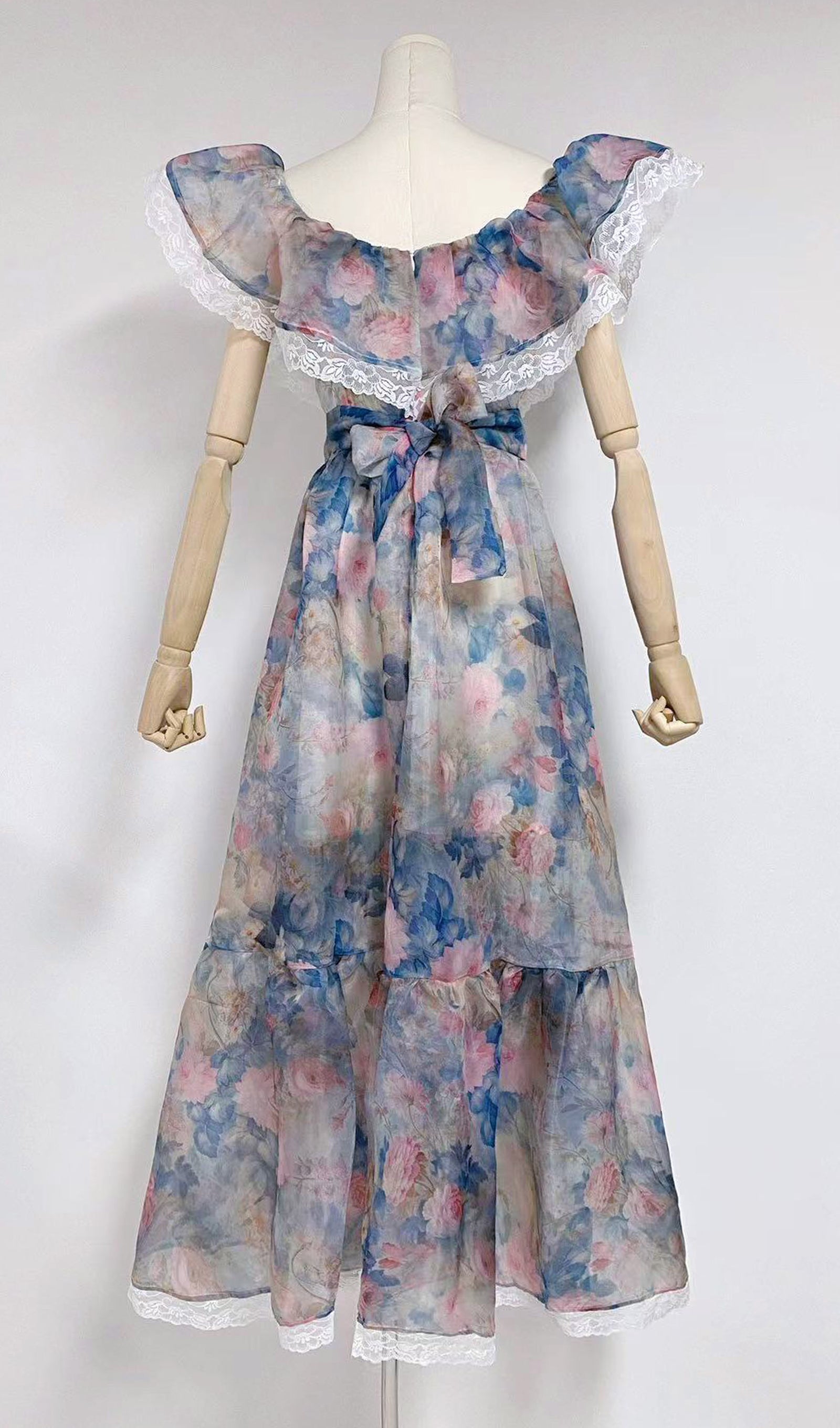 Çiçekli Fırfırlı V Yaka Fit ve Flare Maksi Elbise