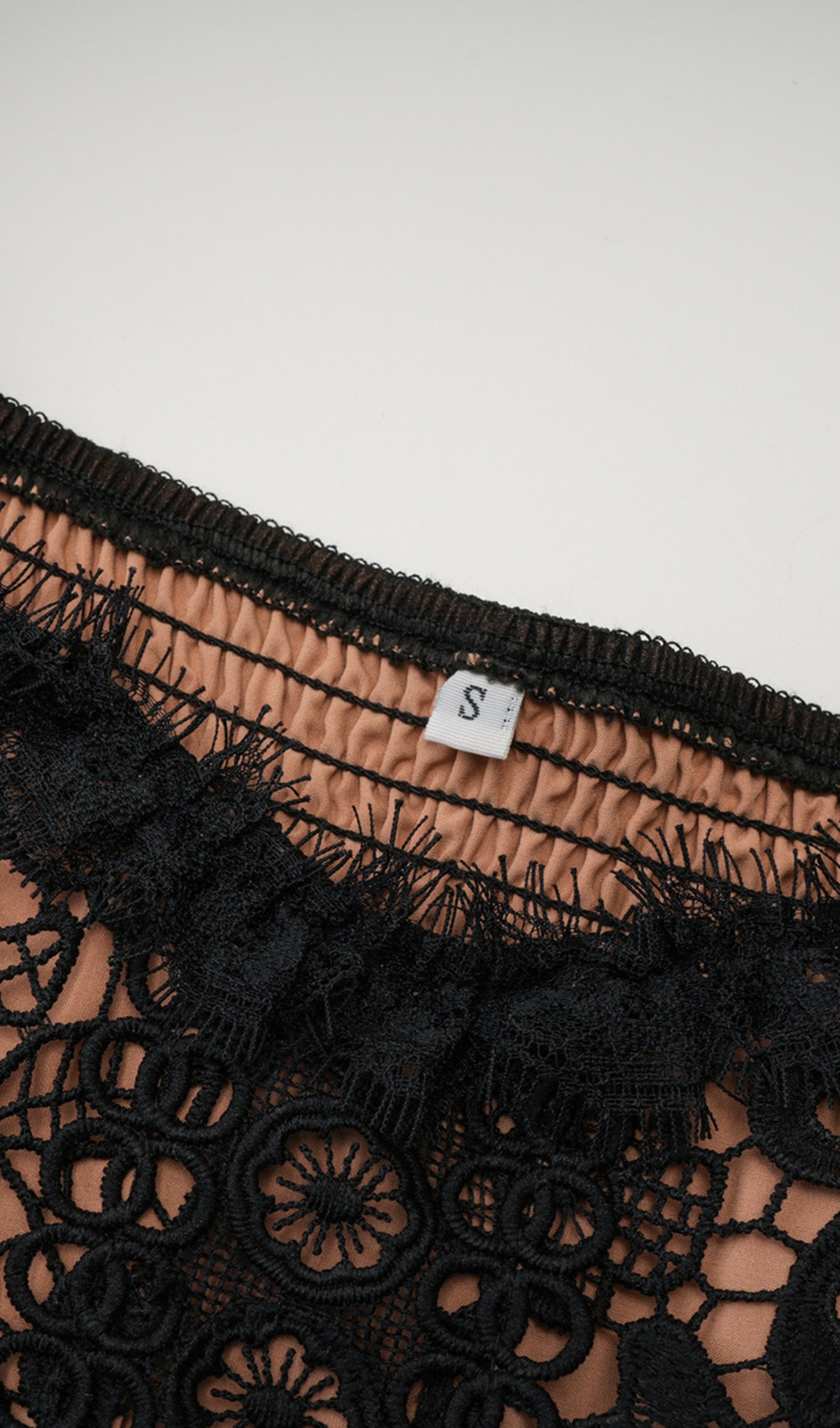 Uzun Kollu Dantel Çiçekli Fit ve Flare Maksi Elbise