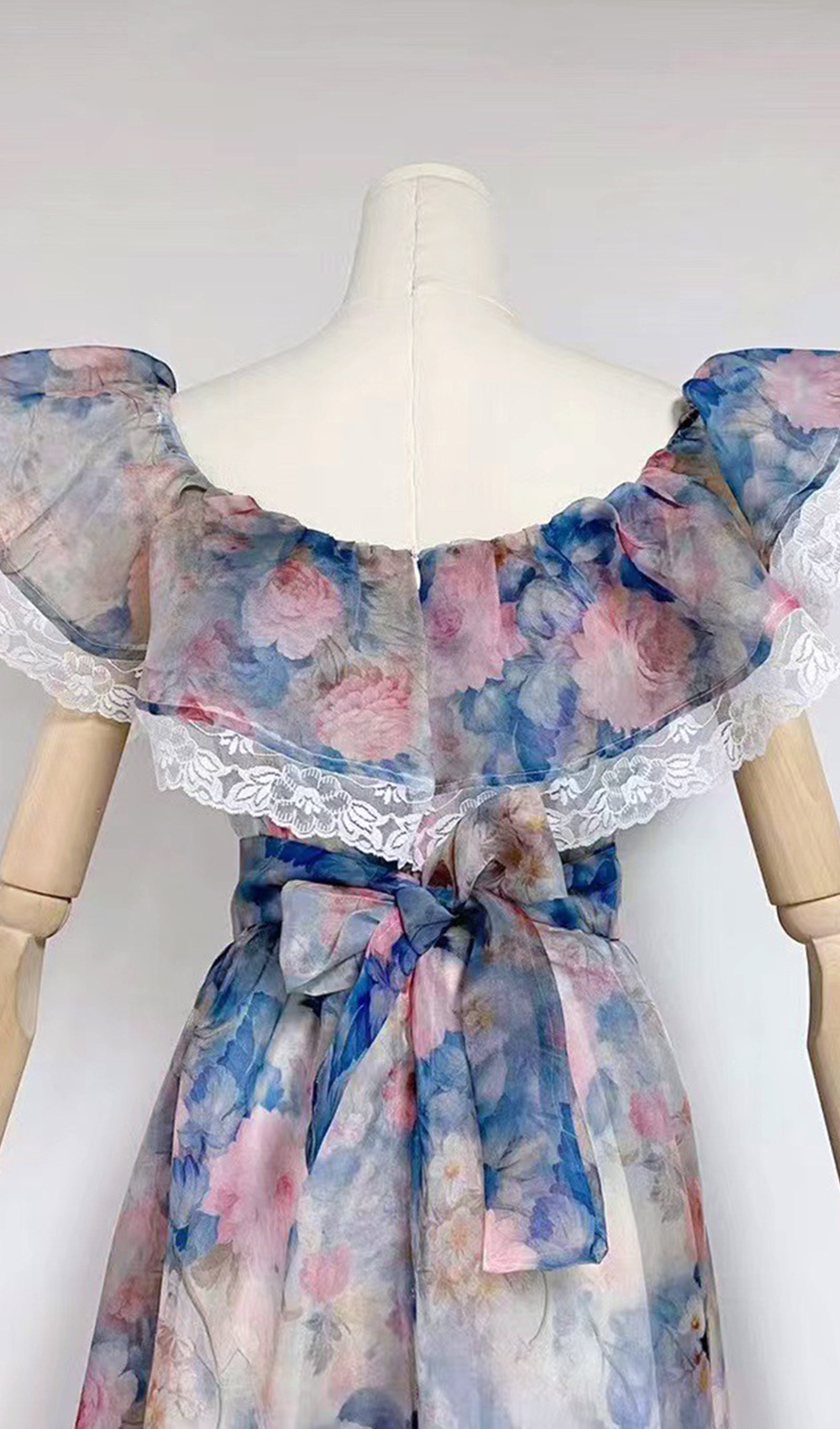 Çiçekli Fırfırlı V Yaka Fit ve Flare Maksi Elbise