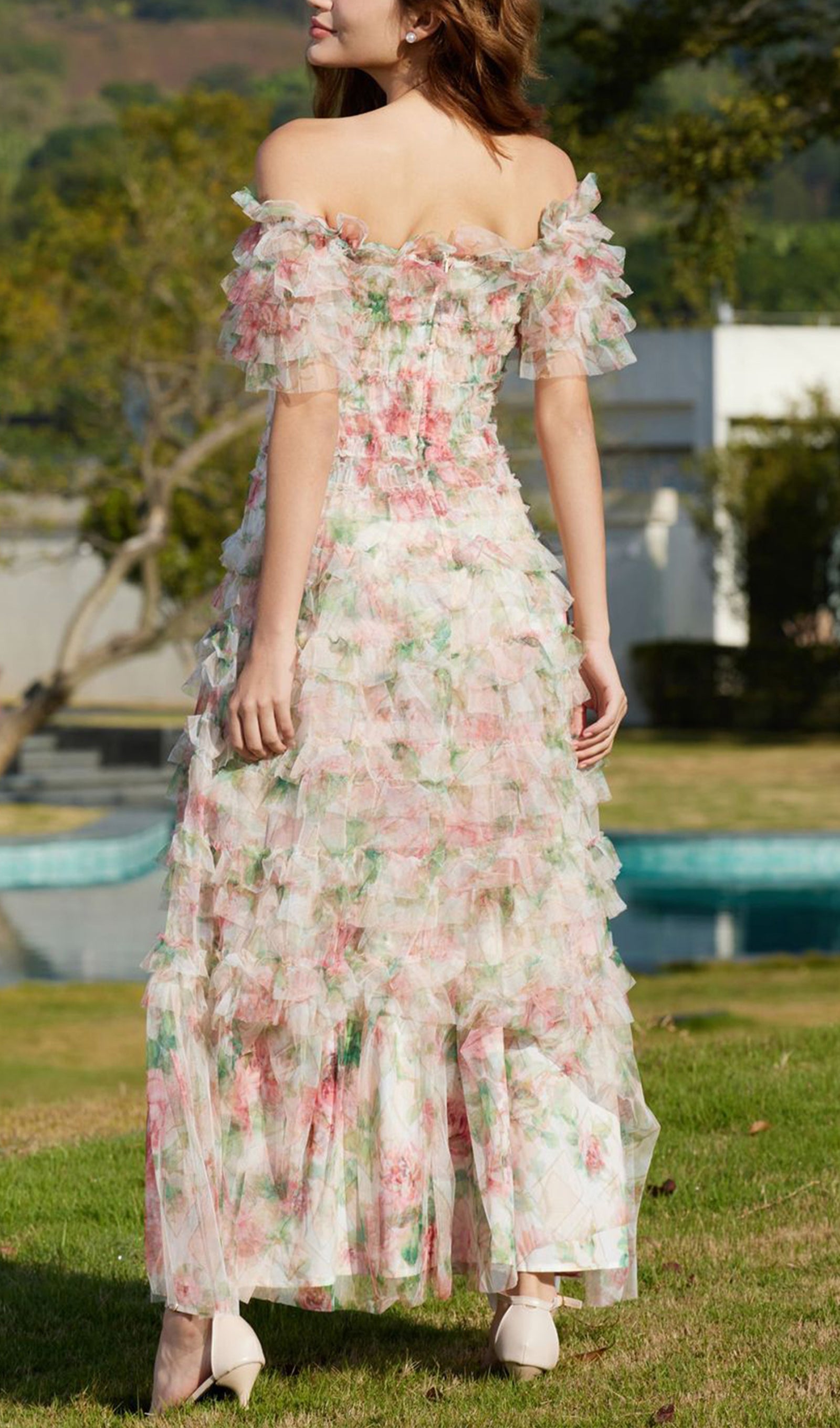 Kapalı Omuz Çiçekli Fırfırlı Örgü Maksi Elbise