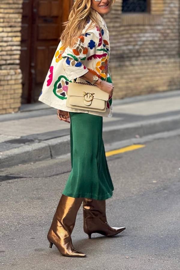 Parlak Renkler Ve Ceplerle İşlenmiş Beyaz Denim Overshirt