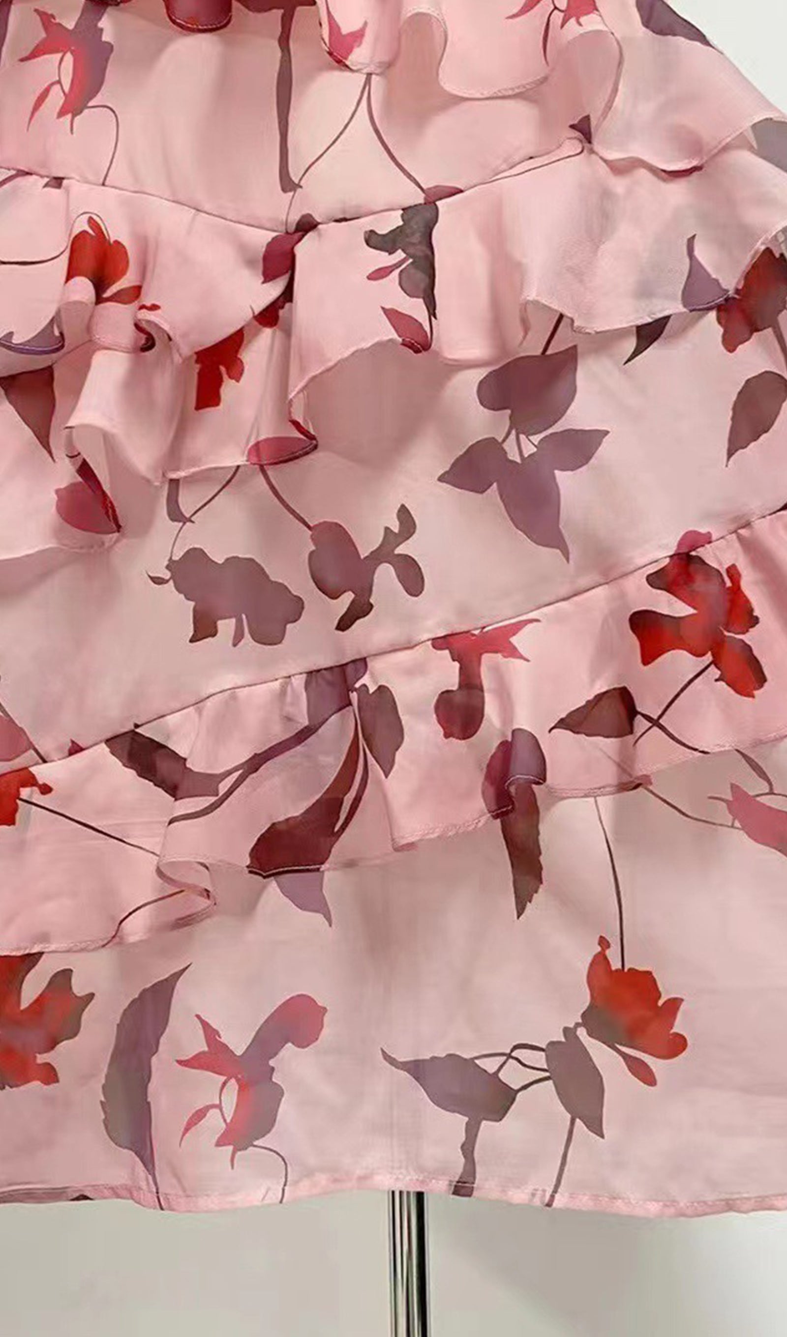 Çiçekli Uzun Kollu Fırfırlı Maksi Elbise