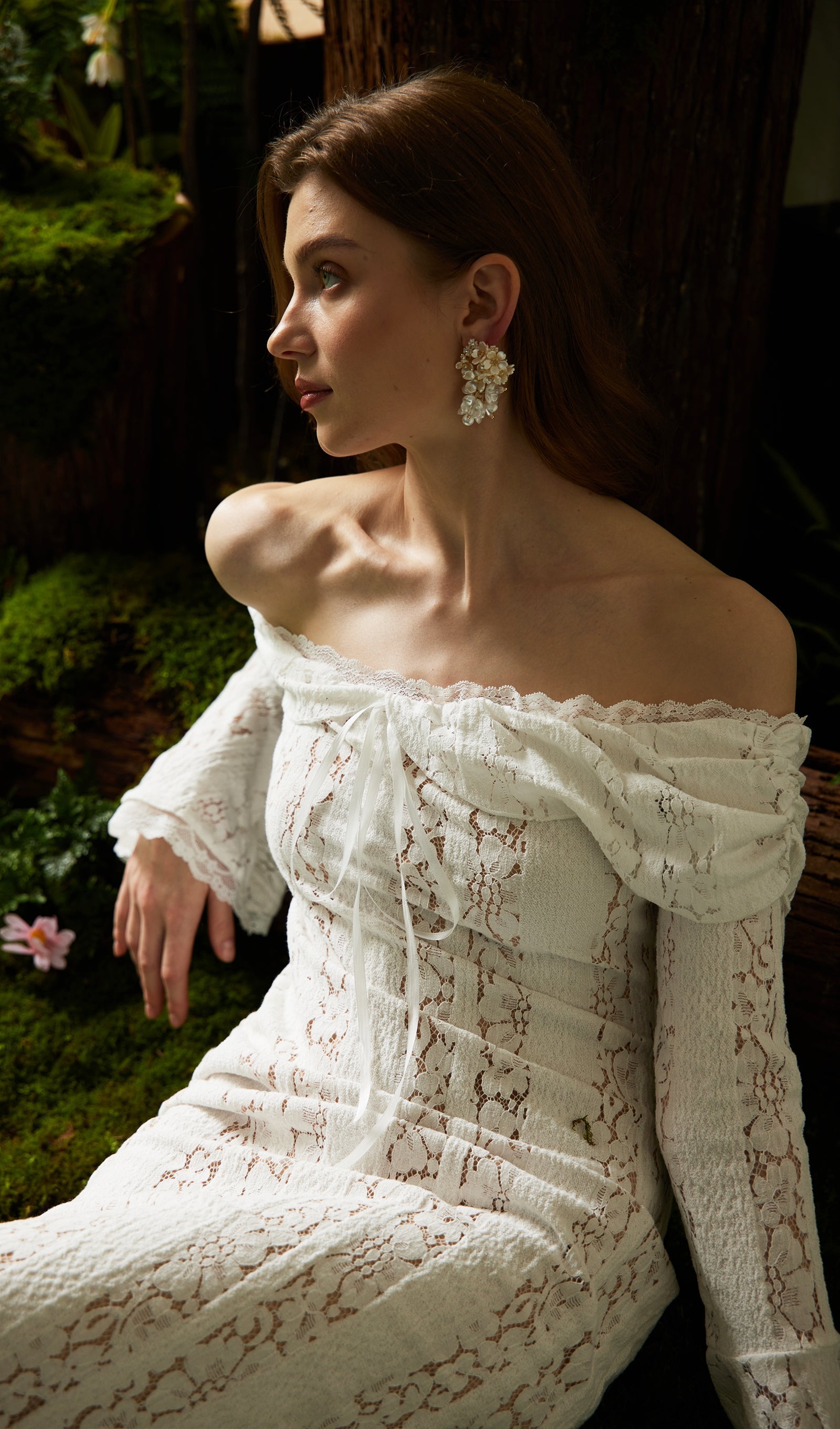 Vintage Çiçekli Dantel Kapalı Omuz Maksi Elbise