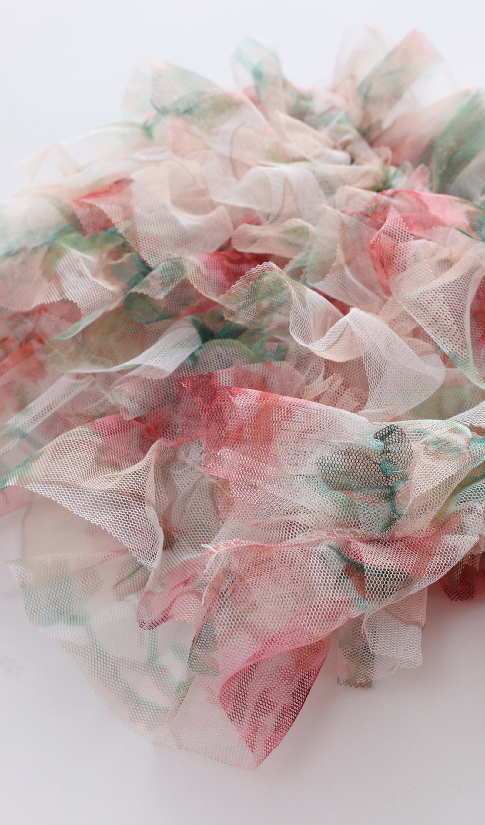 Kapalı Omuz Çiçekli Fırfırlı Örgü Maksi Elbise