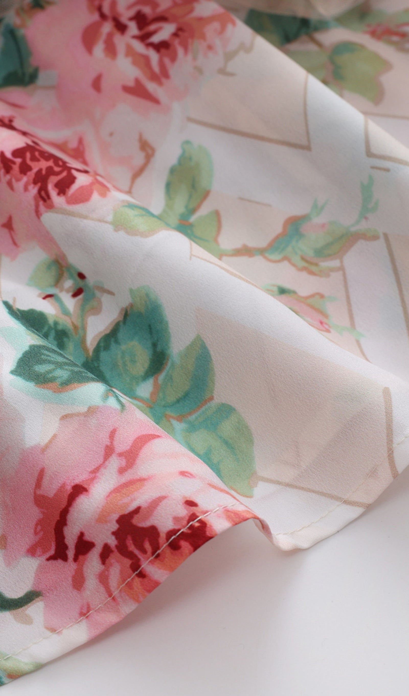 Kapalı Omuz Çiçekli Fırfırlı Örgü Maksi Elbise