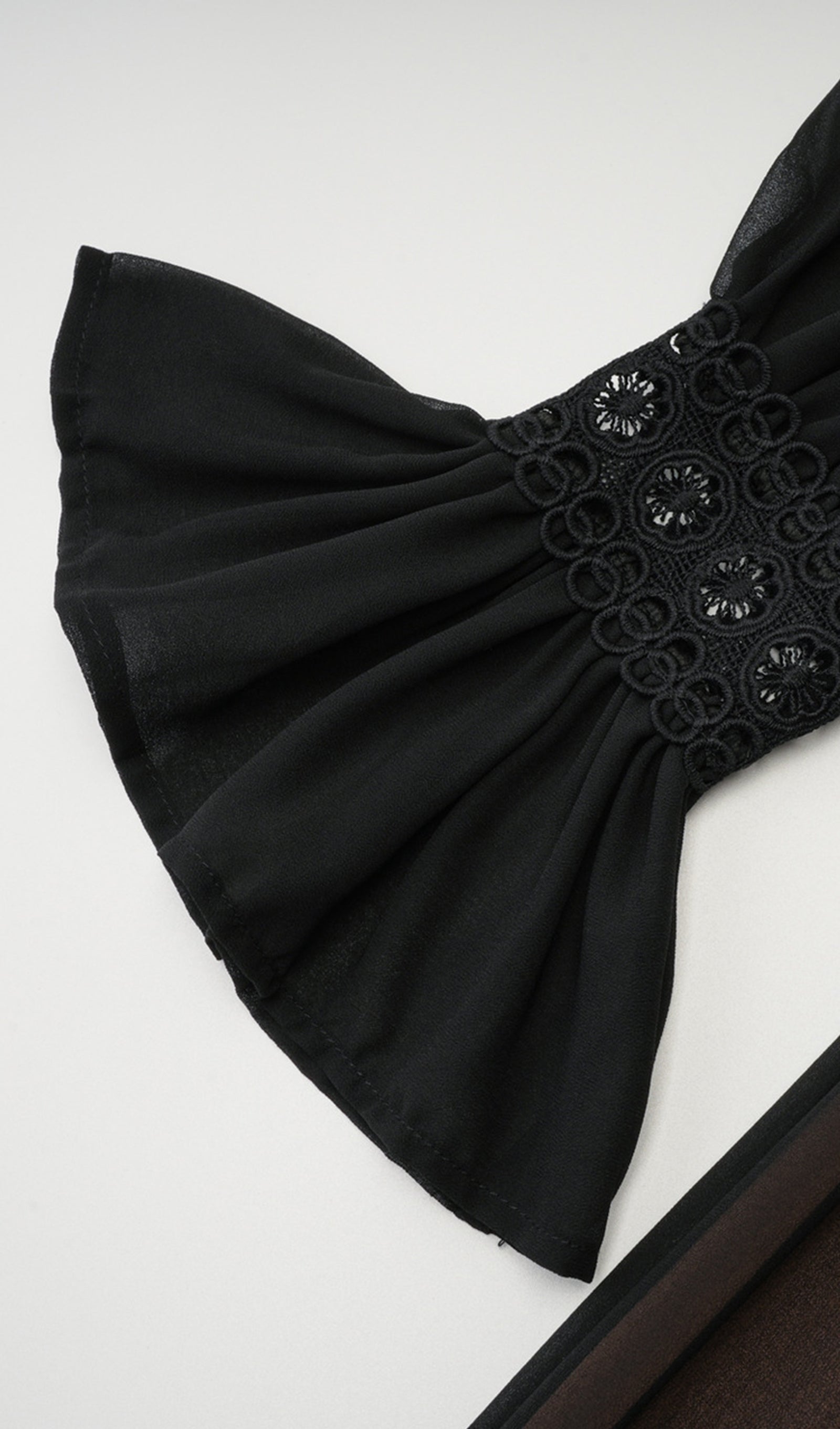 Uzun Kollu Dantel Çiçekli Fit ve Flare Maksi Elbise