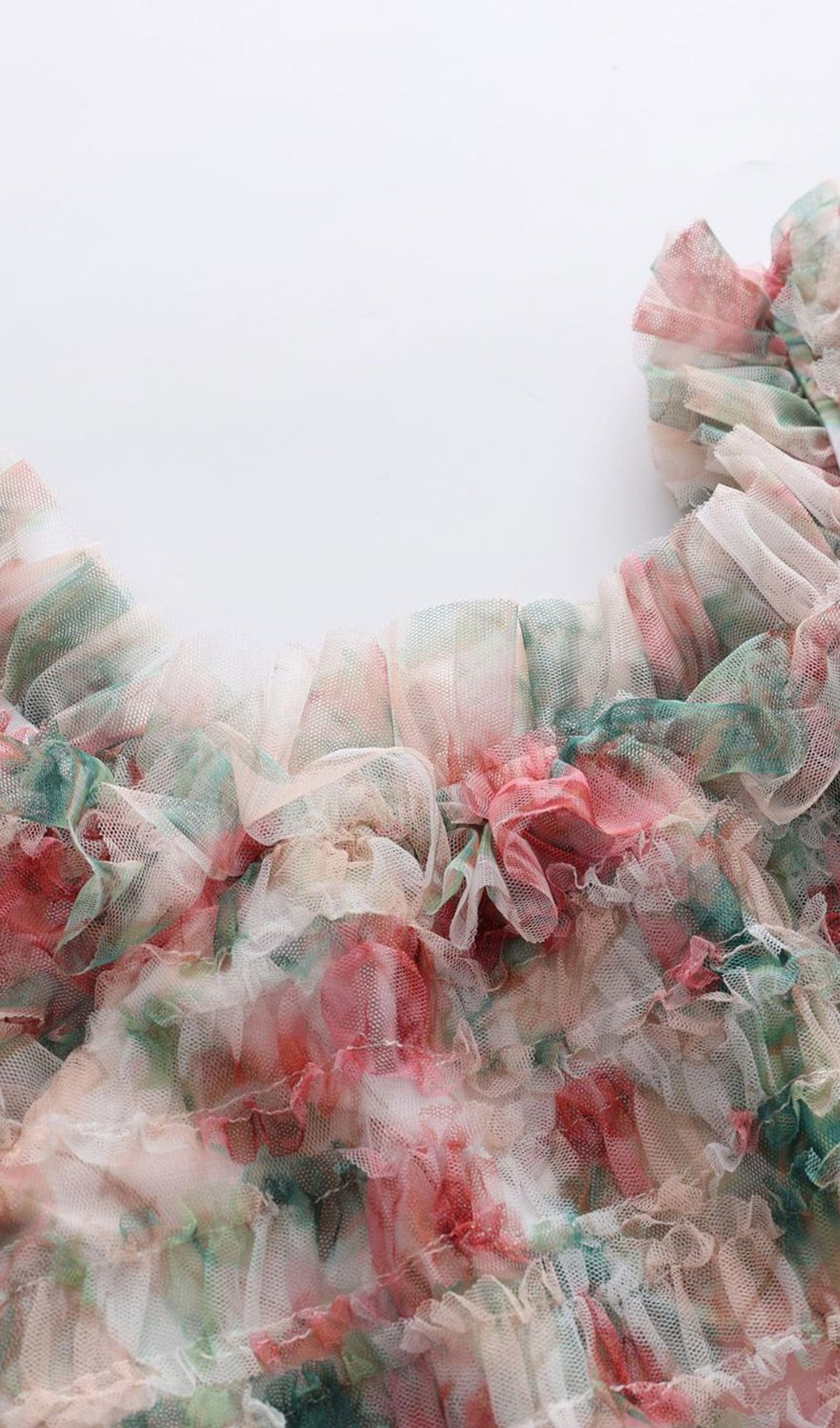 Kapalı Omuz Çiçekli Fırfırlı Örgü Maksi Elbise