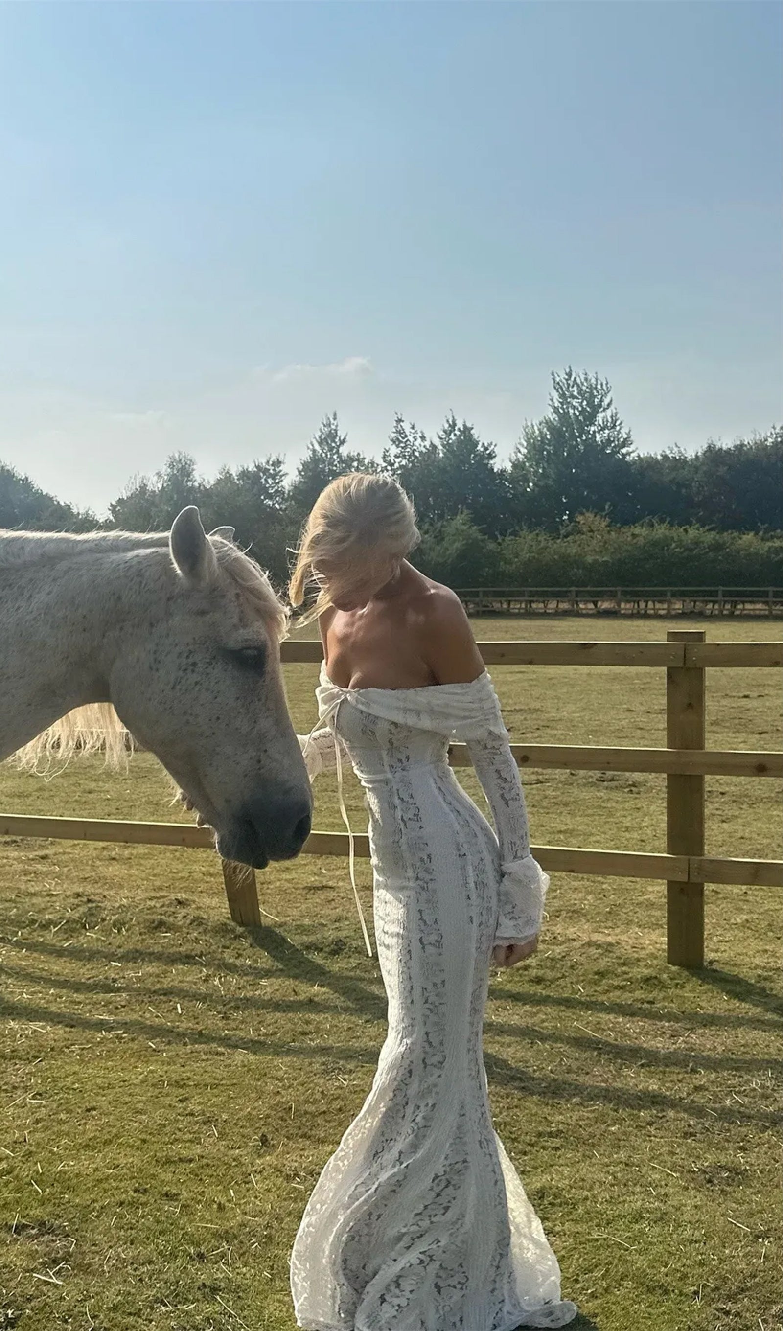 Vintage Çiçekli Dantel Kapalı Omuz Maksi Elbise