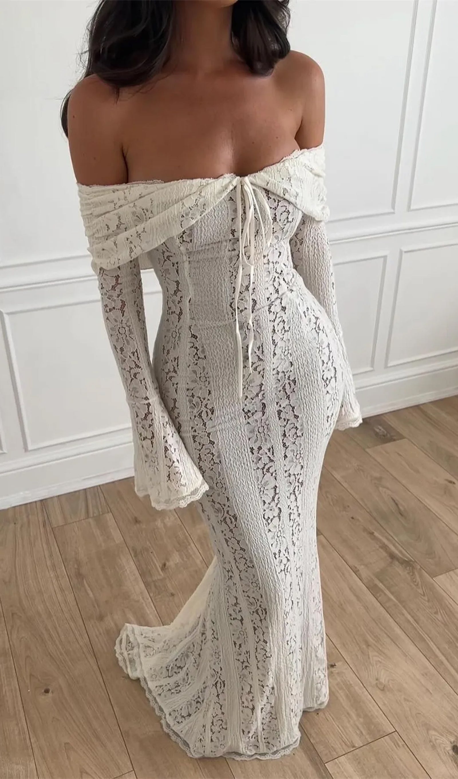 Vintage Çiçekli Dantel Kapalı Omuz Maksi Elbise