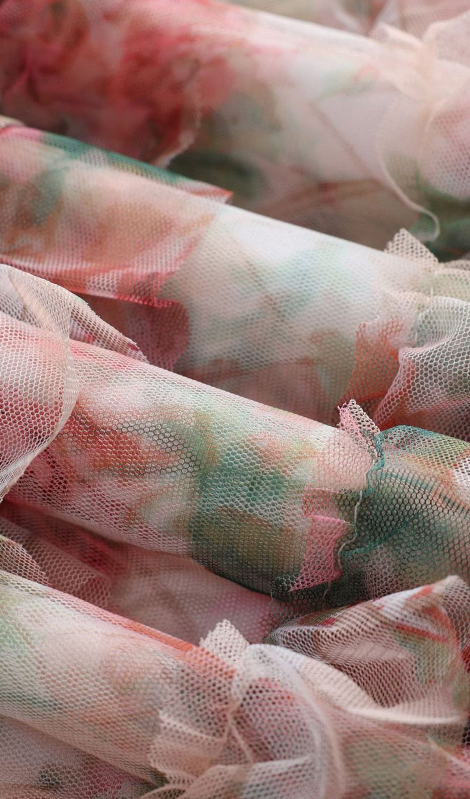 Kapalı Omuz Çiçekli Fırfırlı Örgü Maksi Elbise