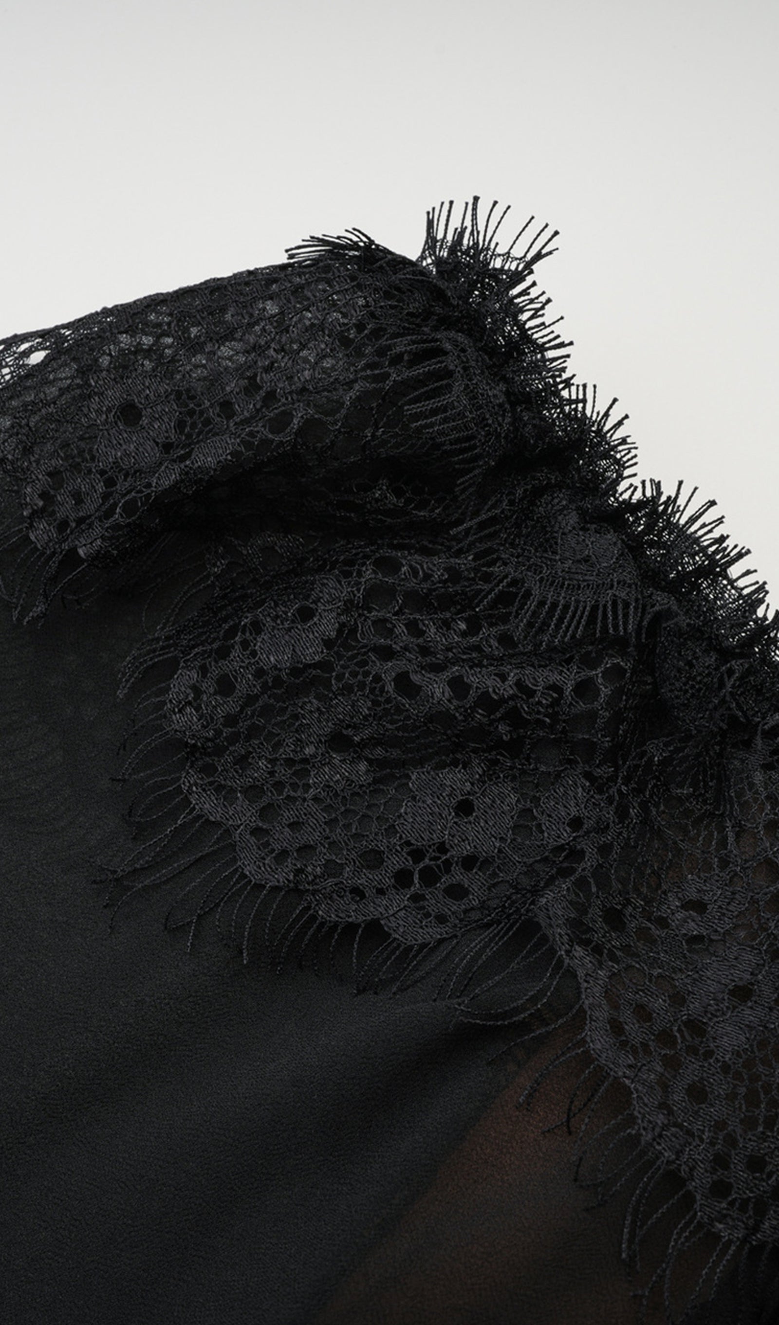 Uzun Kollu Dantel Çiçekli Fit ve Flare Maksi Elbise