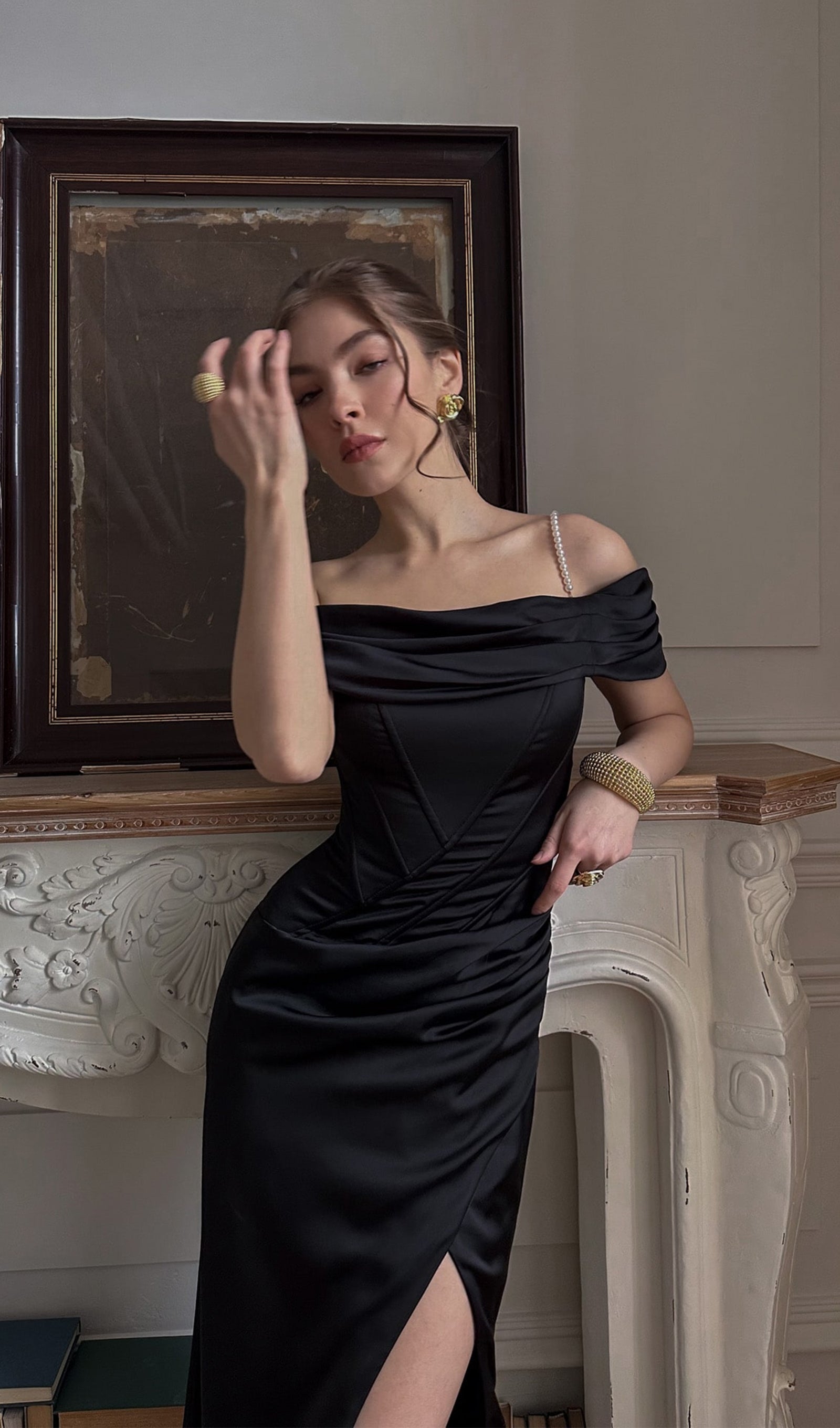 Saten Kapalı Omuz Diyagonal Boncuklu Maksi Elbise