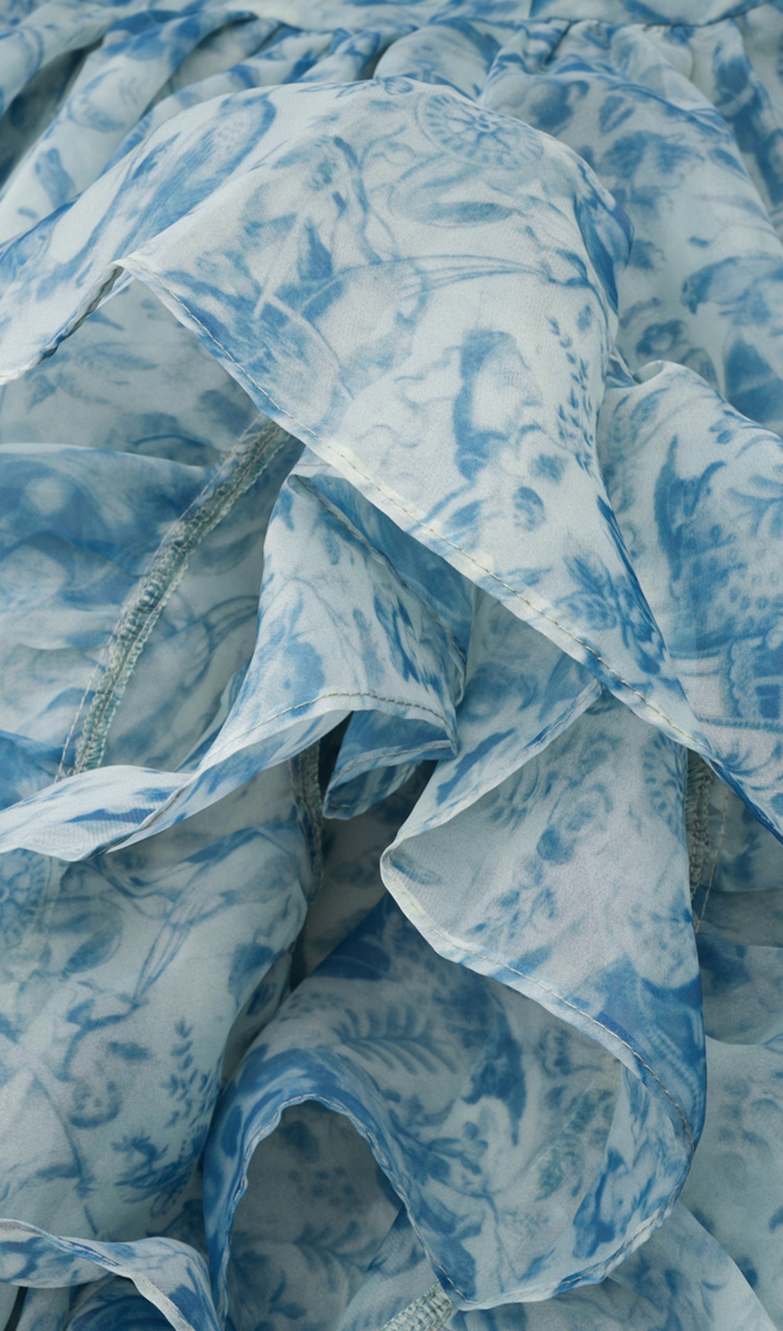 Çiçekli Kapalı Omuz Fırfır Yırtmaçlı Maksi Elbise