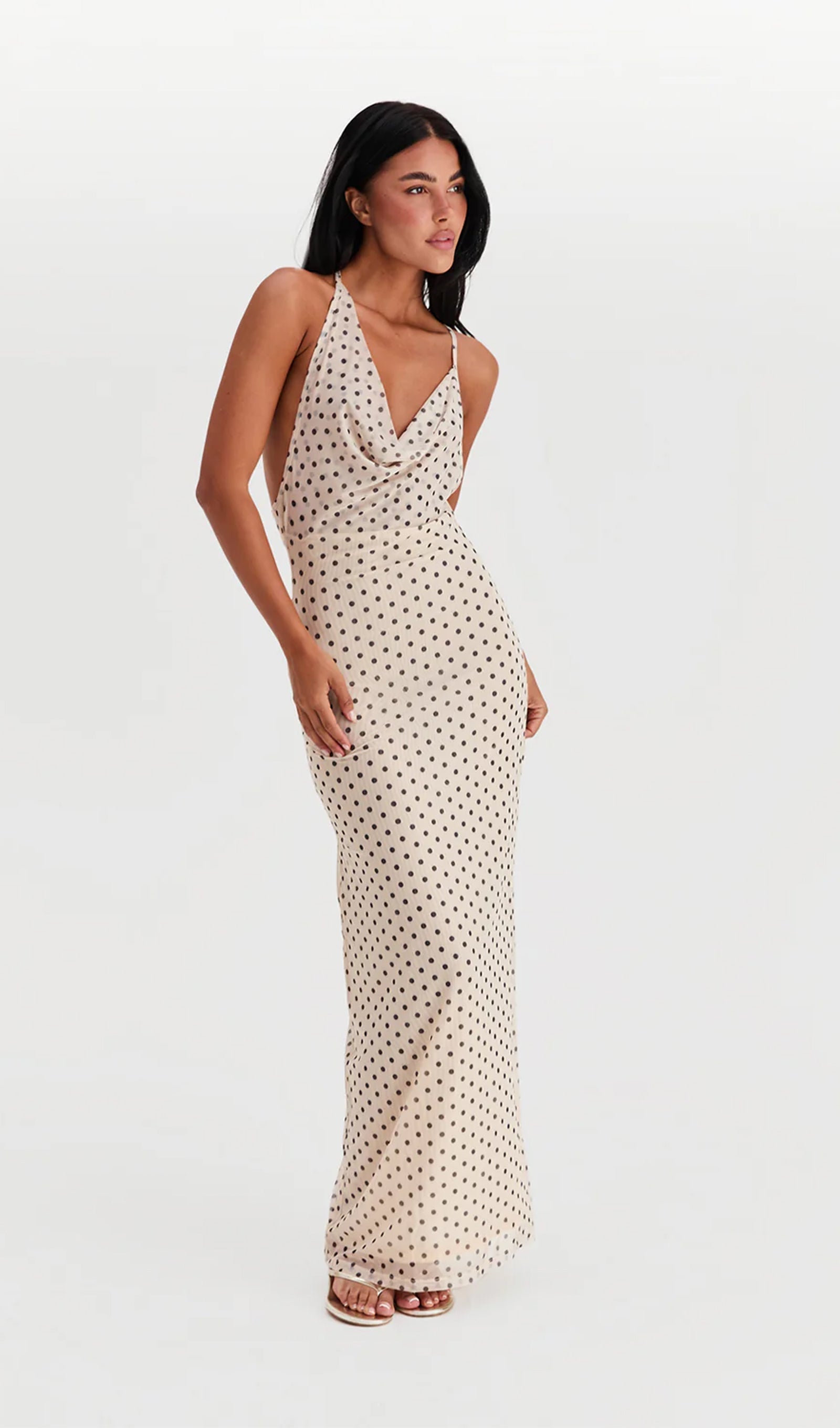 Asimetrik Kukuletalı Puantiyeli Maksi Elbise