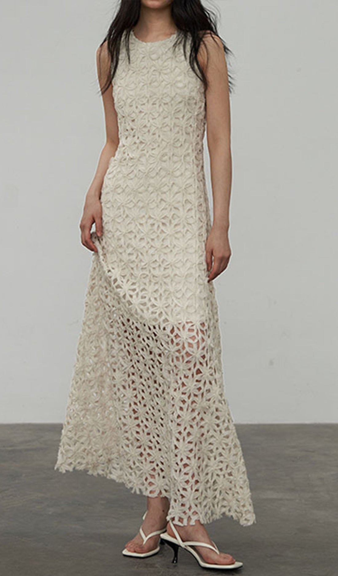 Kolsuz Dokulu İçi Boş Midi Elbise