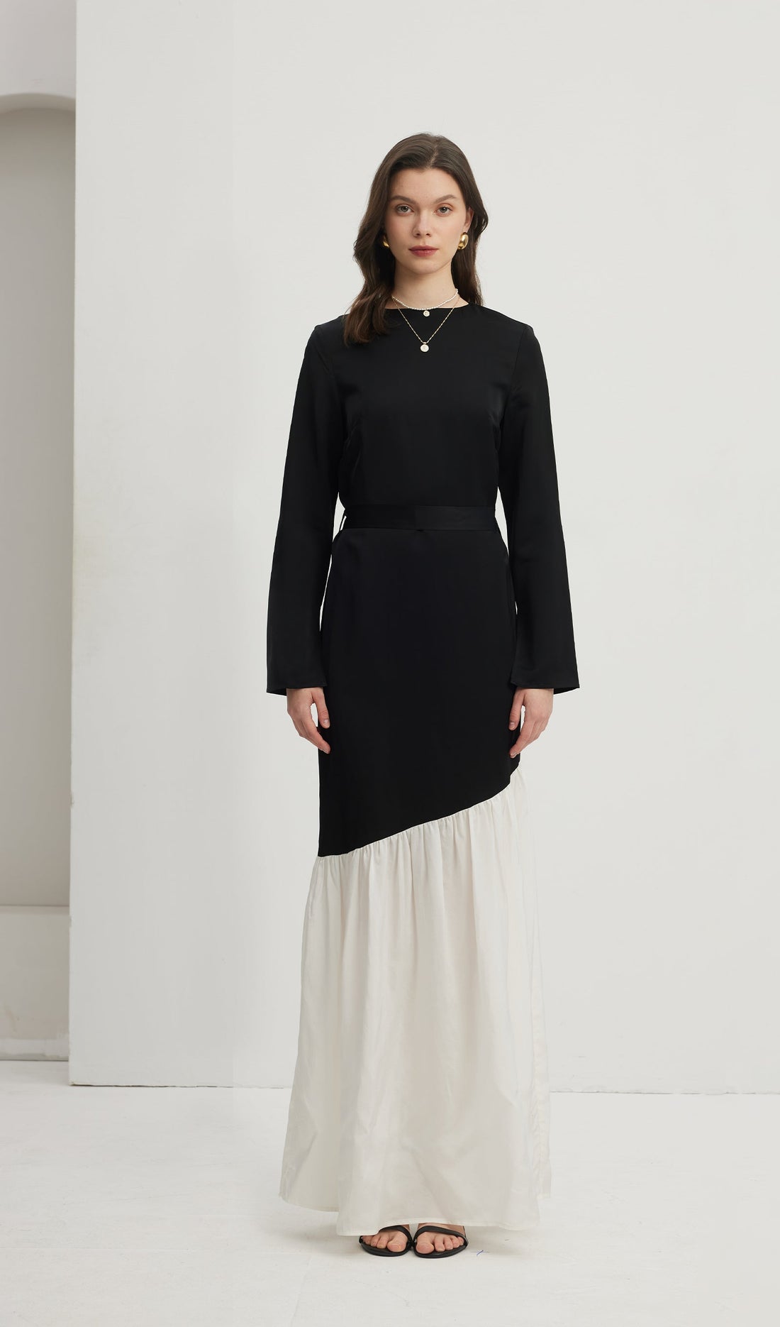 Asimetrik Siyah/Beyaz Colorblock Maksi Elbise