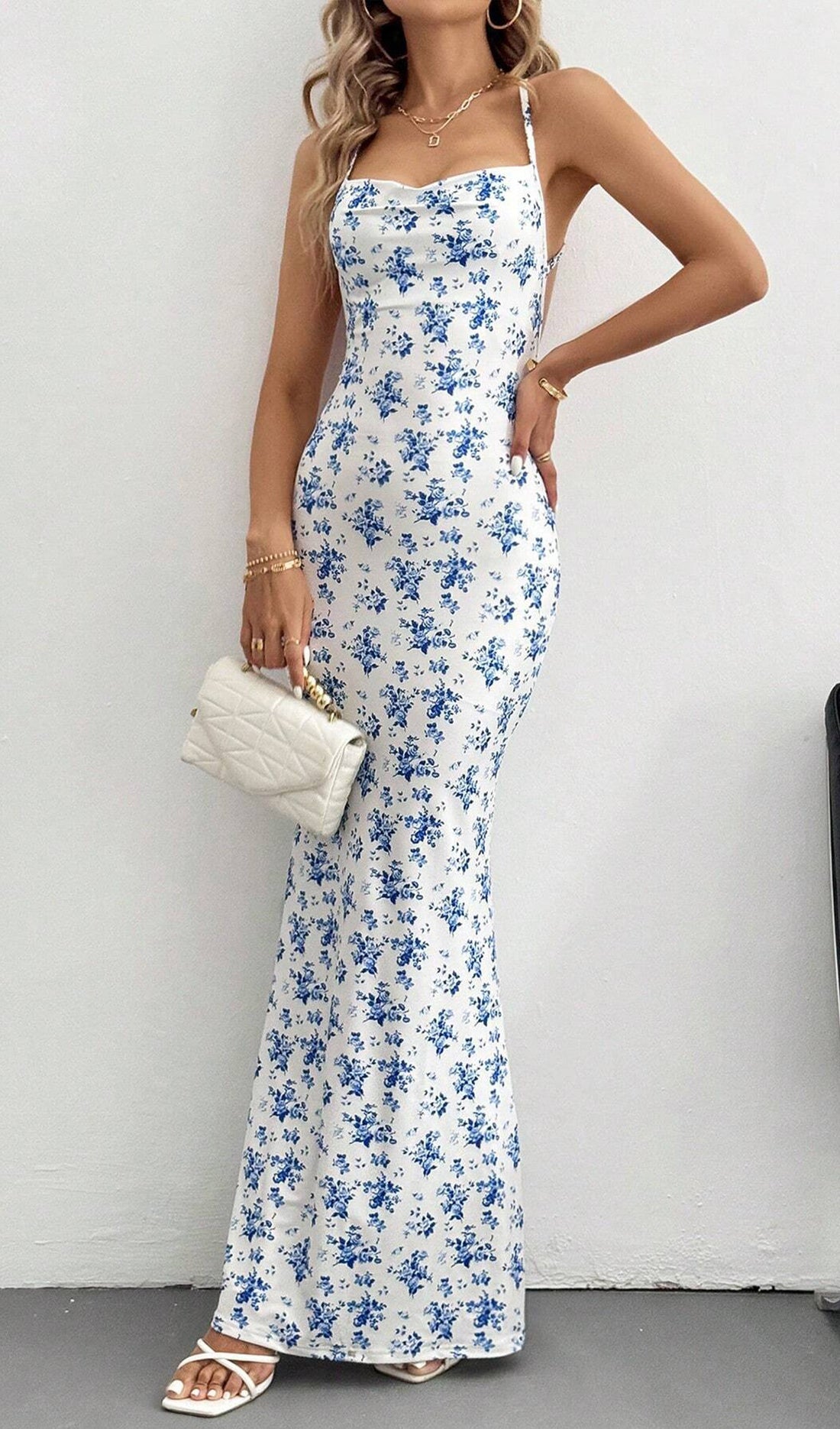 Çiçekli Sırtı Açık Maksi Elbise