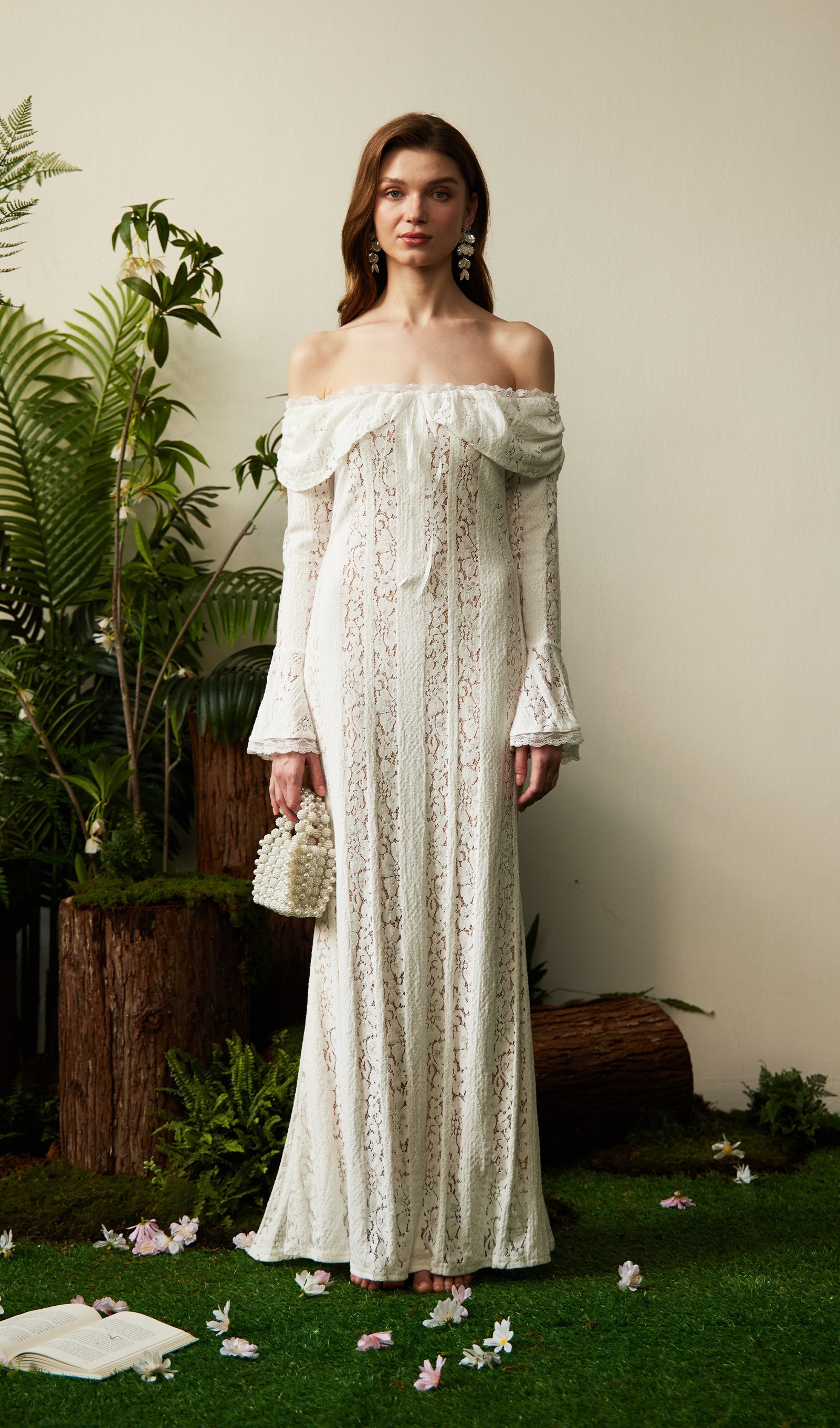 Vintage Çiçekli Dantel Kapalı Omuz Maksi Elbise