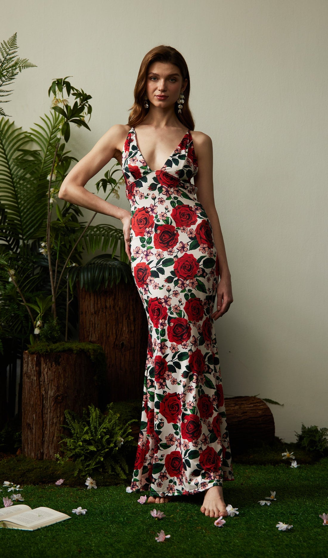 Kırmızı Çiçekli Sırtı Açık Maksi Elbise
