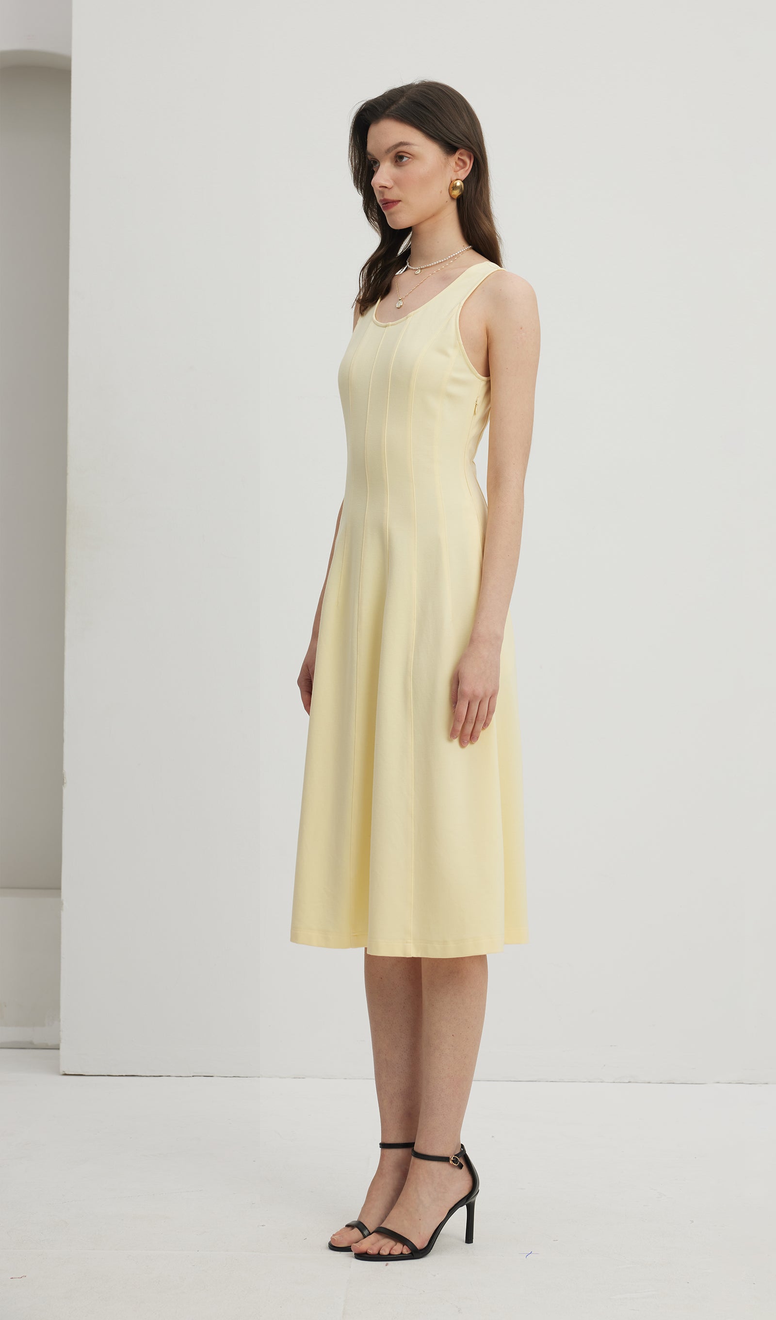 Pileli Yırtmaçlı Midi Elbise