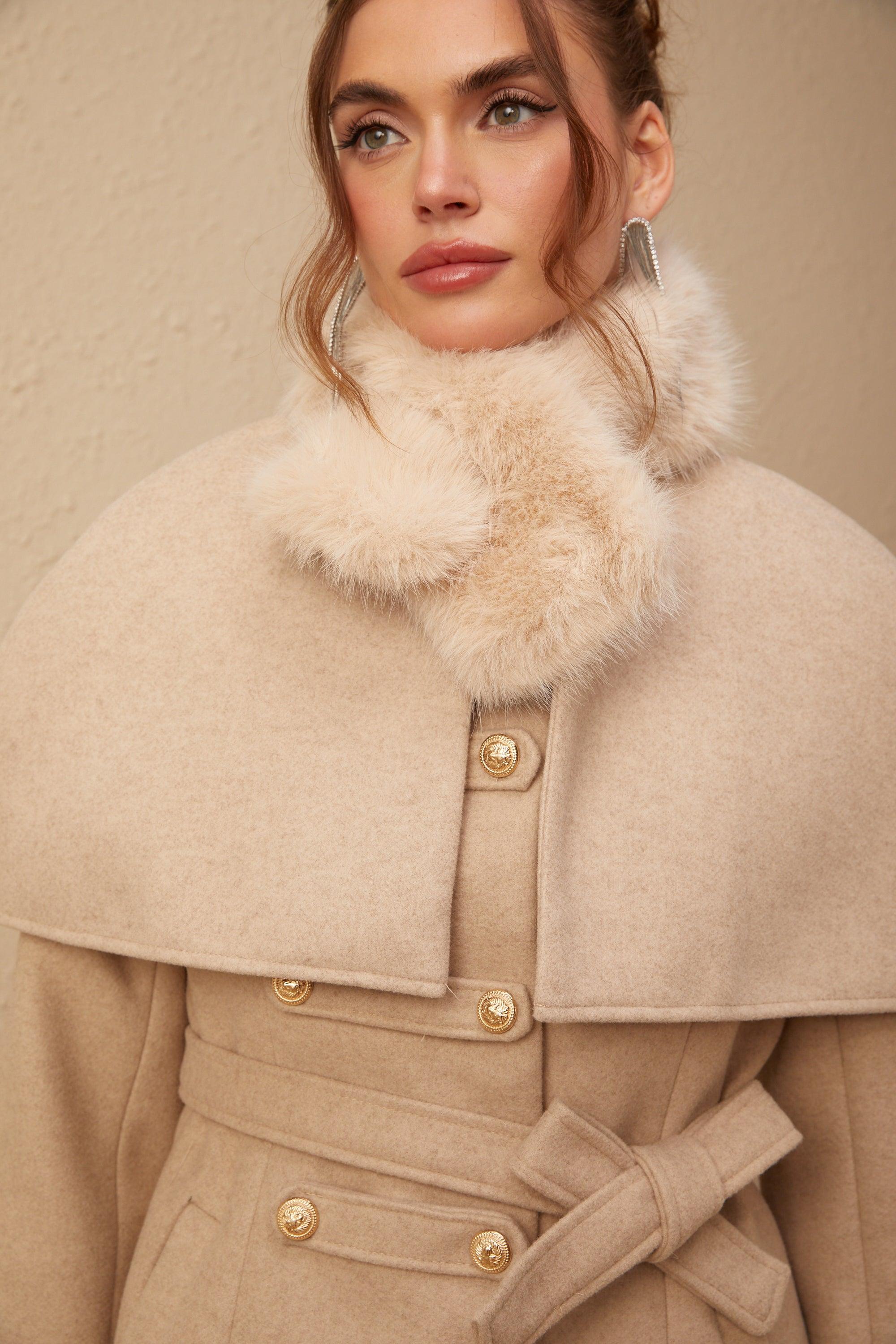 Peluş Detaylı Çıkartılabilen Pelerinli Kaban