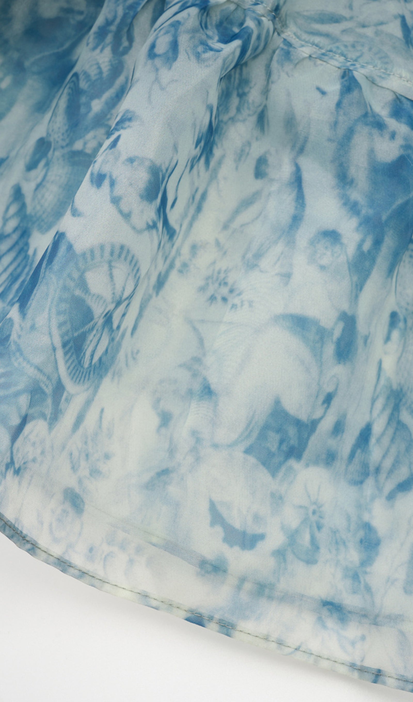 Çiçekli Kapalı Omuz Fırfır Yırtmaçlı Maksi Elbise