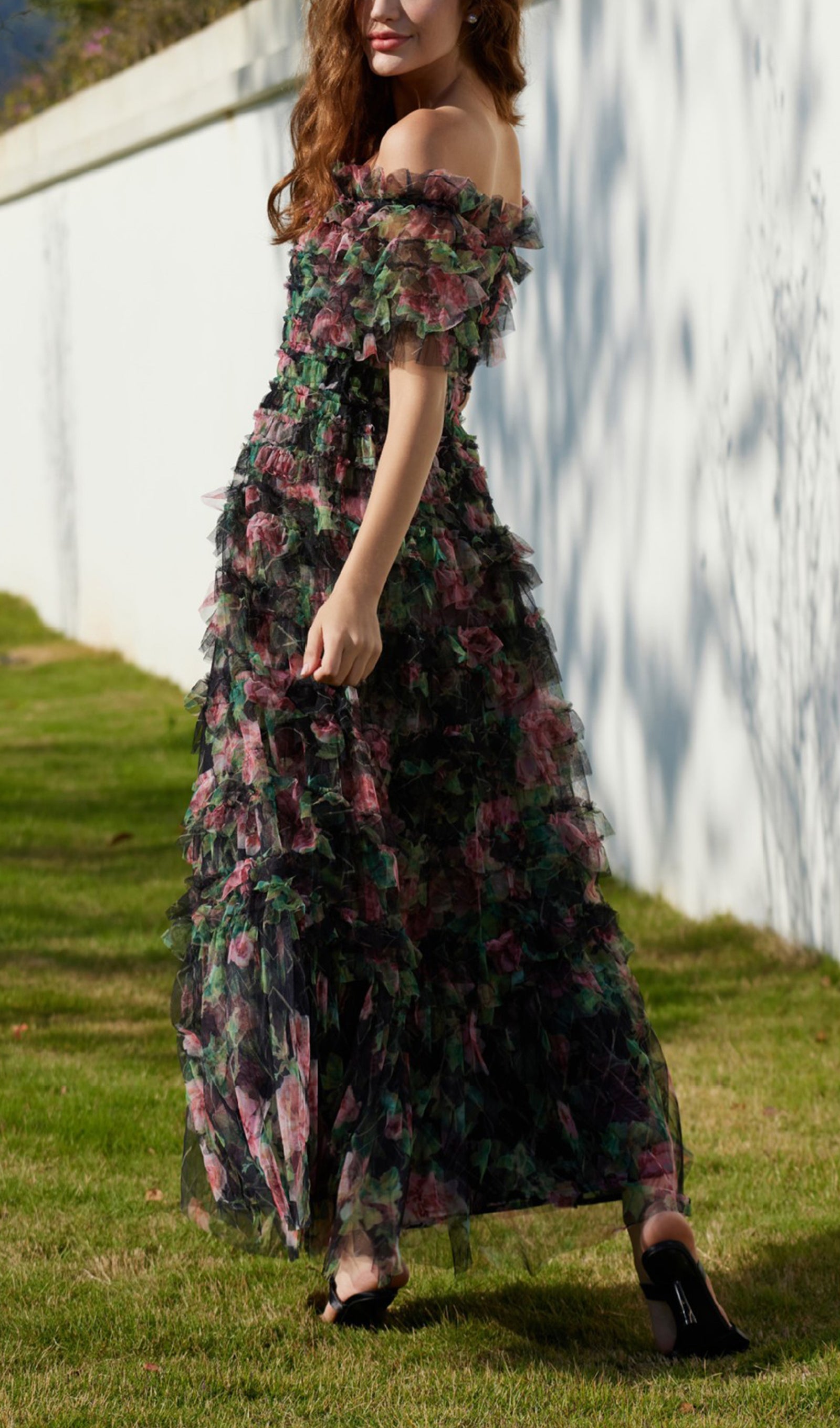 Kapalı Omuz Çiçekli Fırfırlı Örgü Maksi Elbise