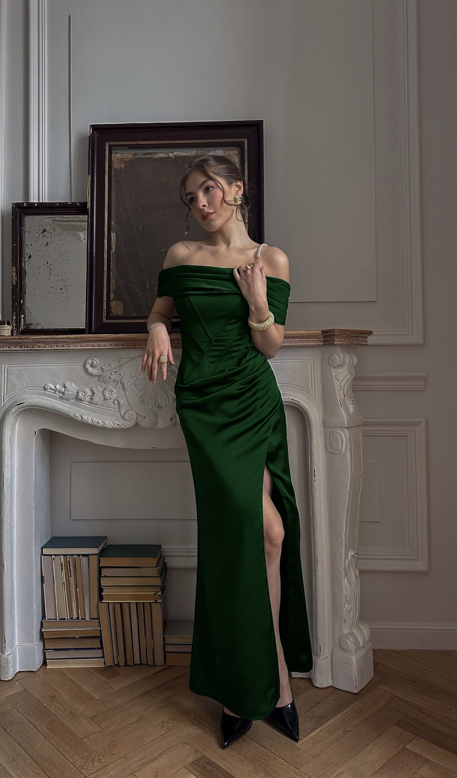 Saten Kapalı Omuz Diyagonal Boncuklu Maksi Elbise