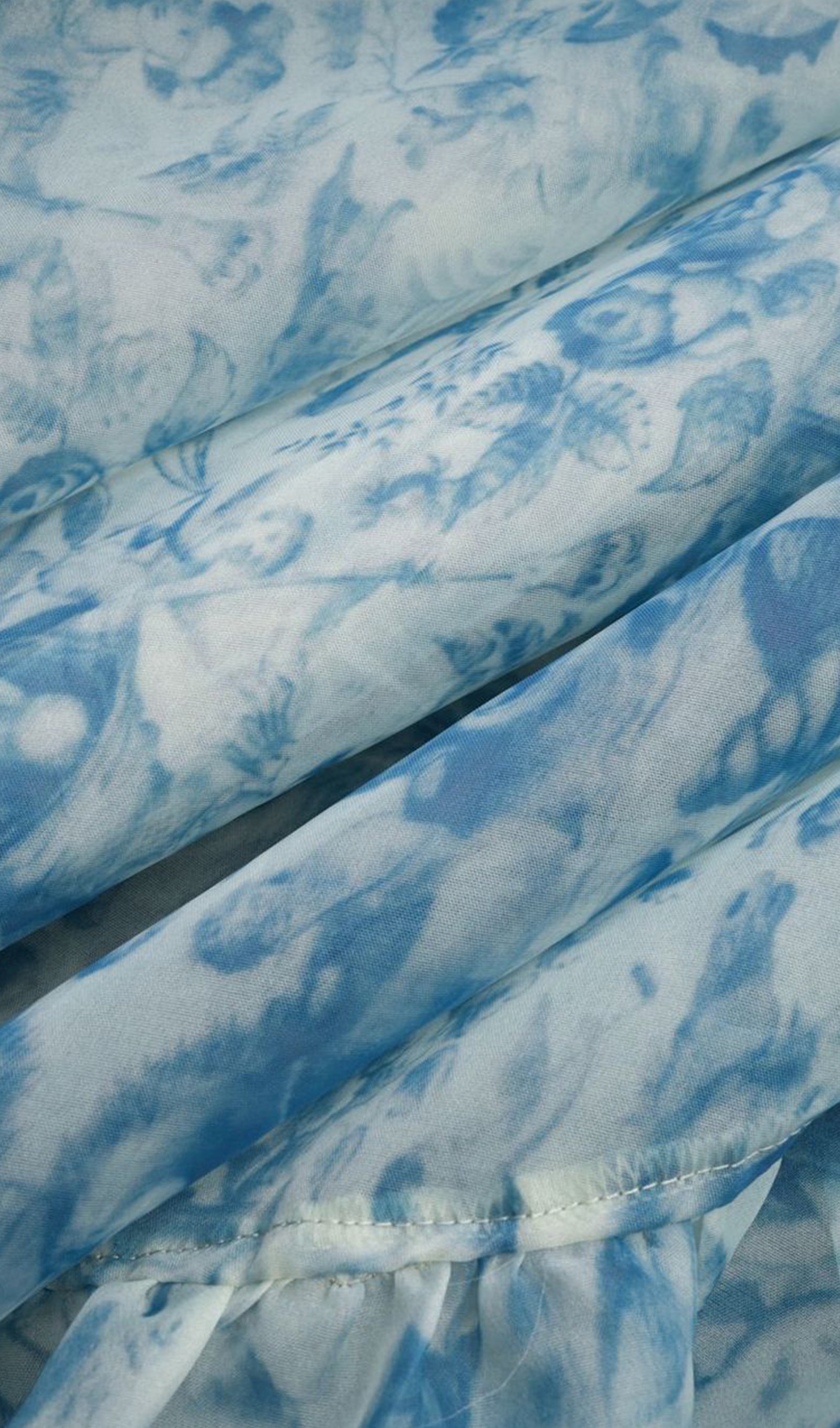 Çiçekli Kapalı Omuz Fırfır Yırtmaçlı Maksi Elbise