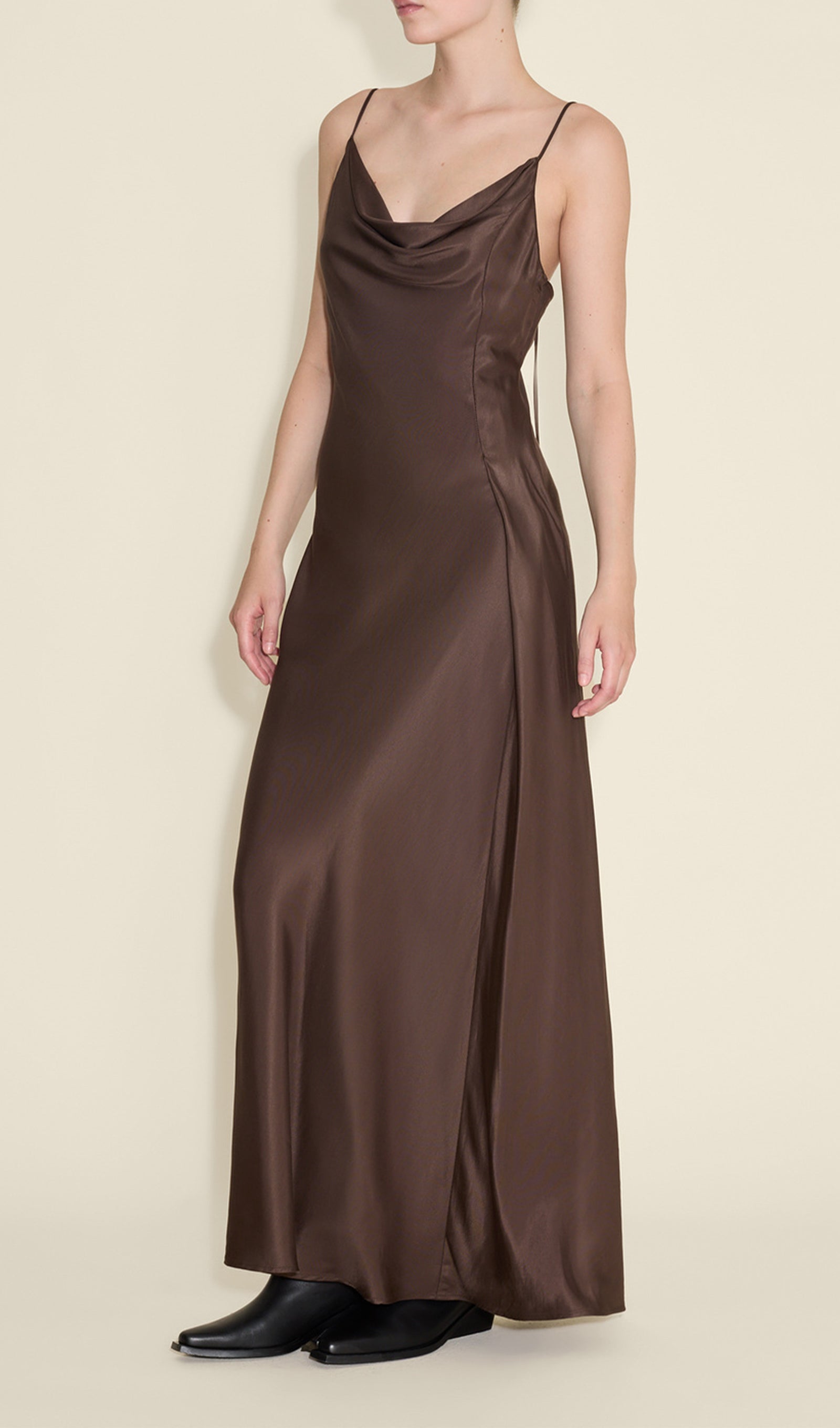 Pileli Büzgülü Yaka Maksi Elbise