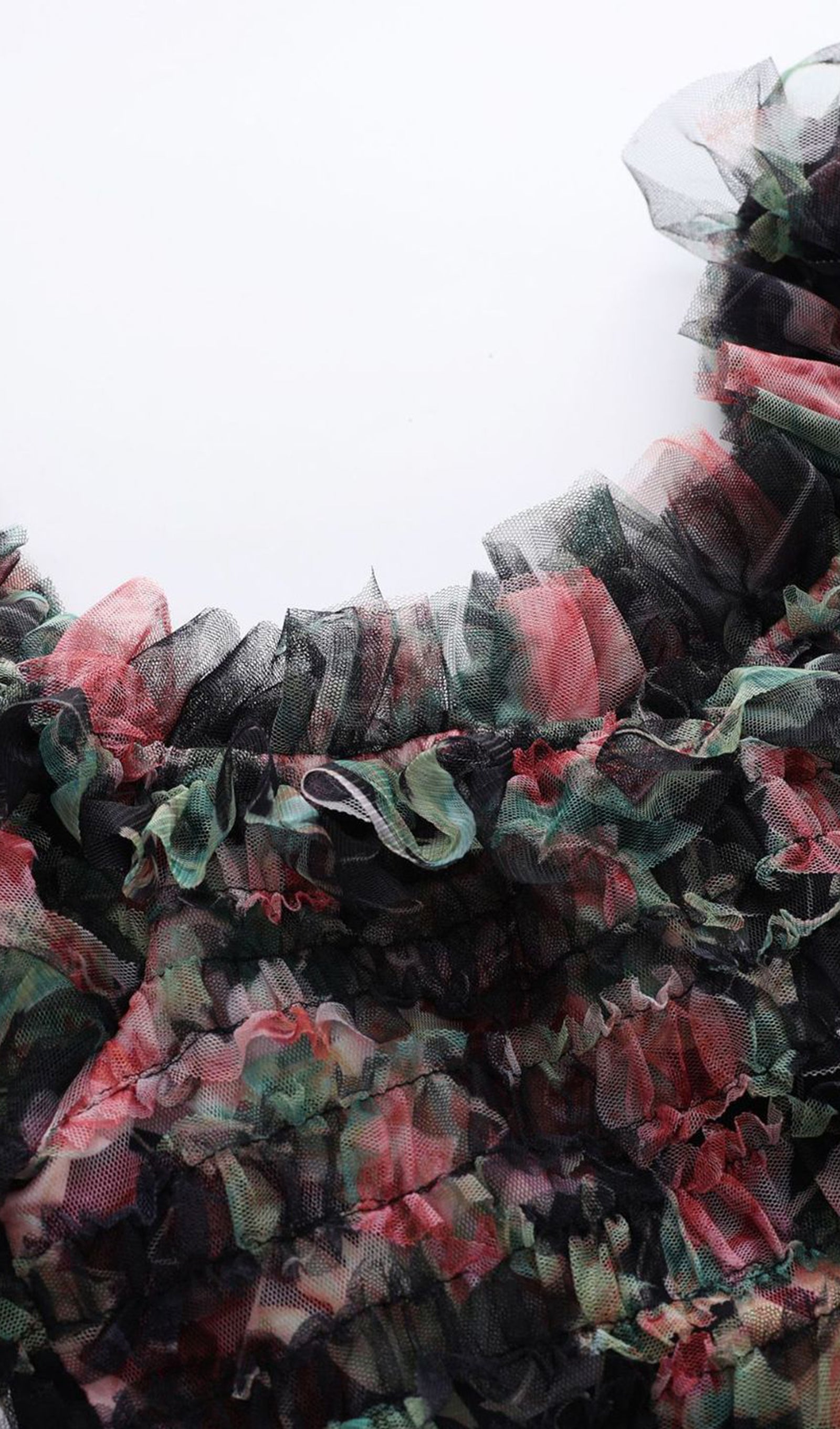 Kapalı Omuz Çiçekli Fırfırlı Örgü Maksi Elbise