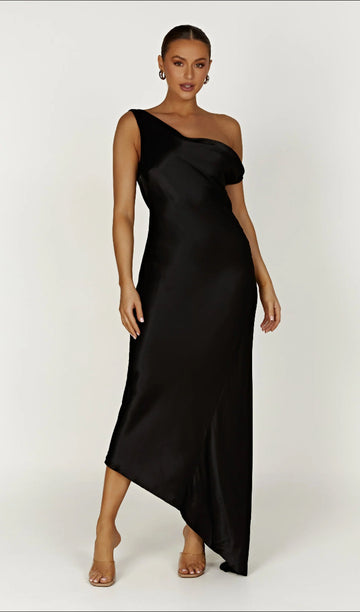 Slip Asimetrik Etekli Maksi Elbise