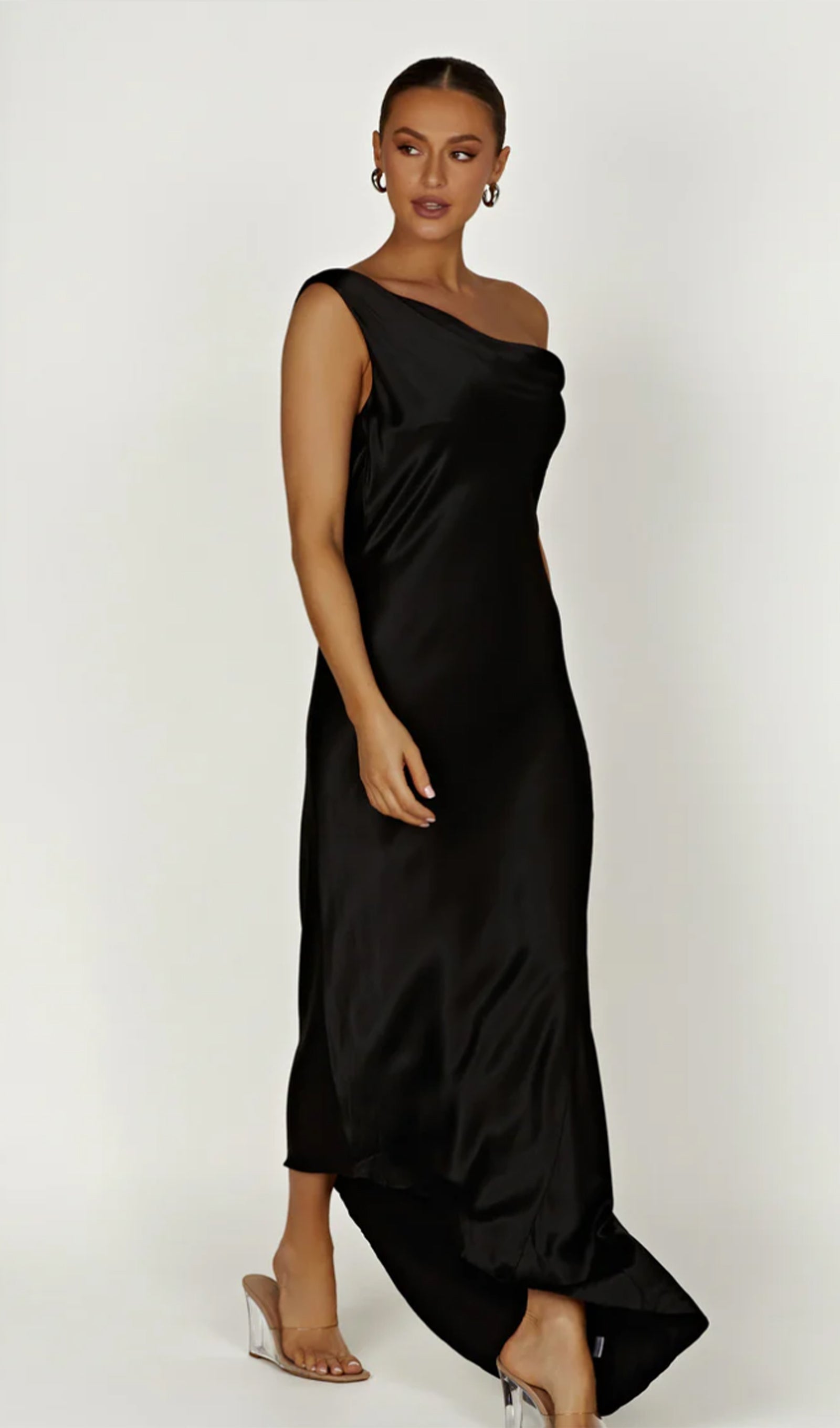 Slip Asimetrik Etekli Maksi Elbise