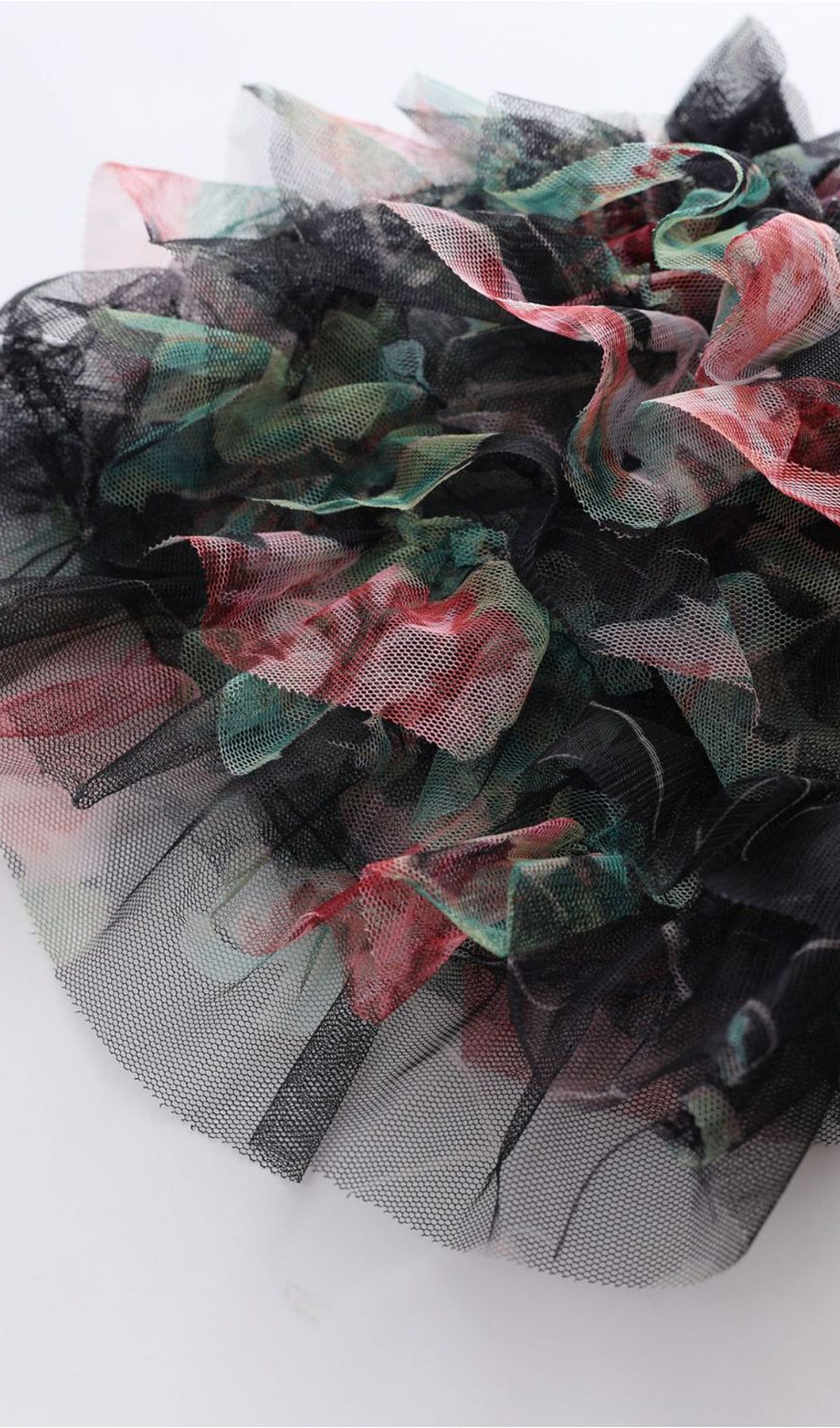 Kapalı Omuz Çiçekli Fırfırlı Örgü Maksi Elbise