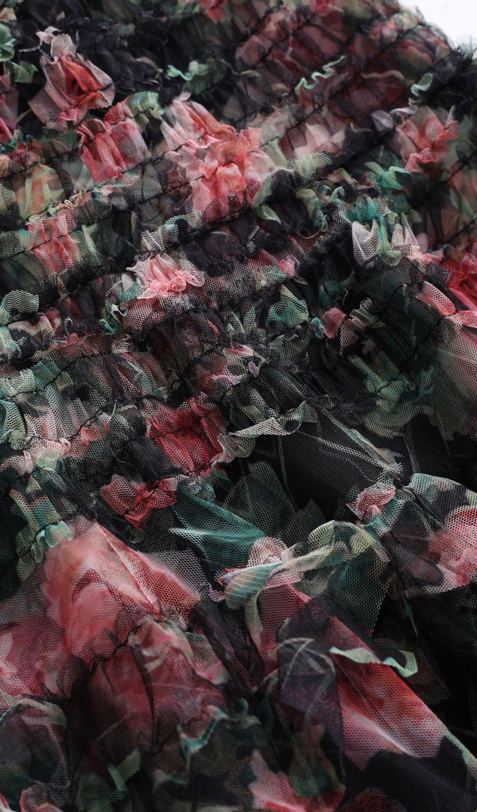 Kapalı Omuz Çiçekli Fırfırlı Örgü Maksi Elbise