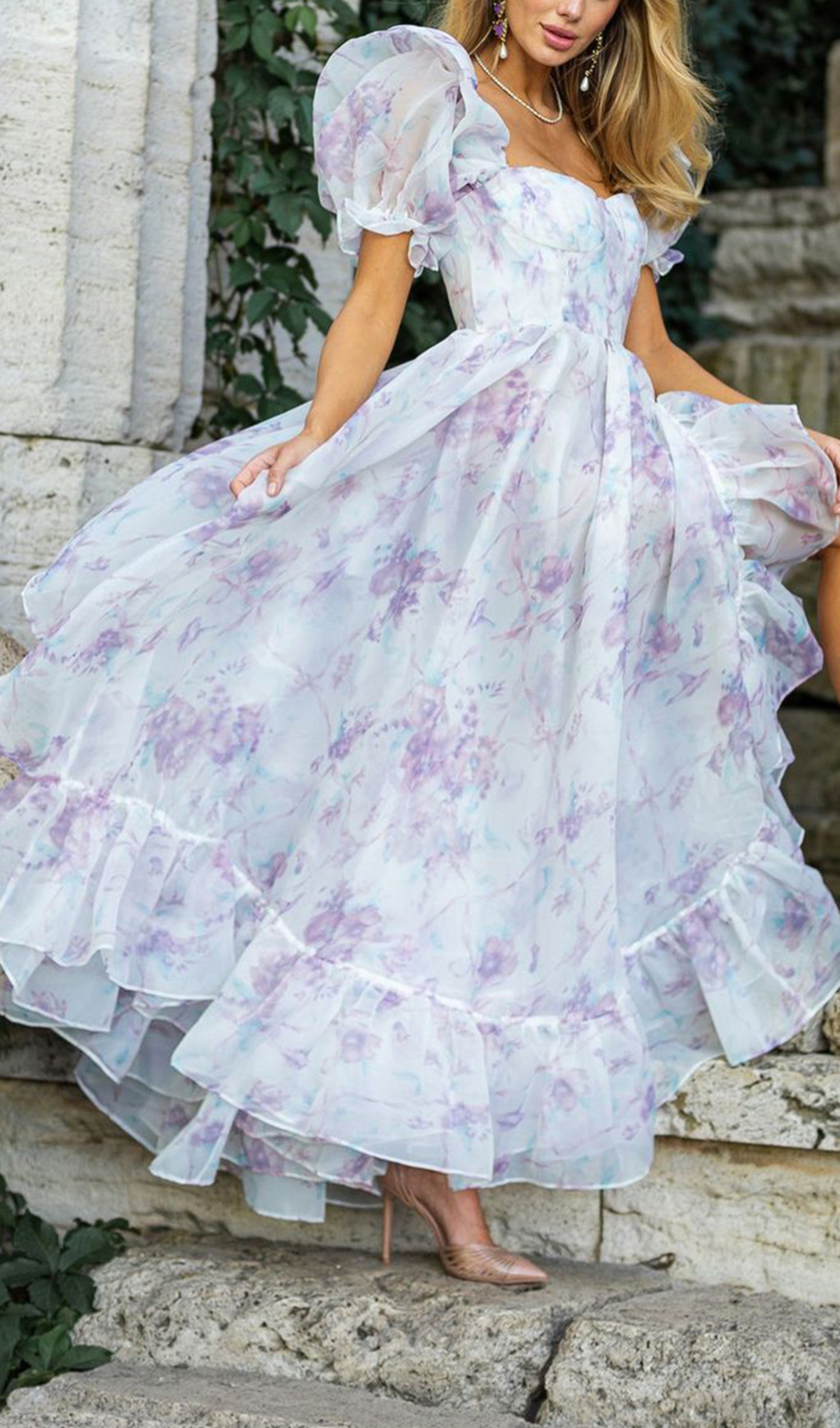 Çiçekli Kapalı Omuz Fırfır Yırtmaçlı Maksi Elbise