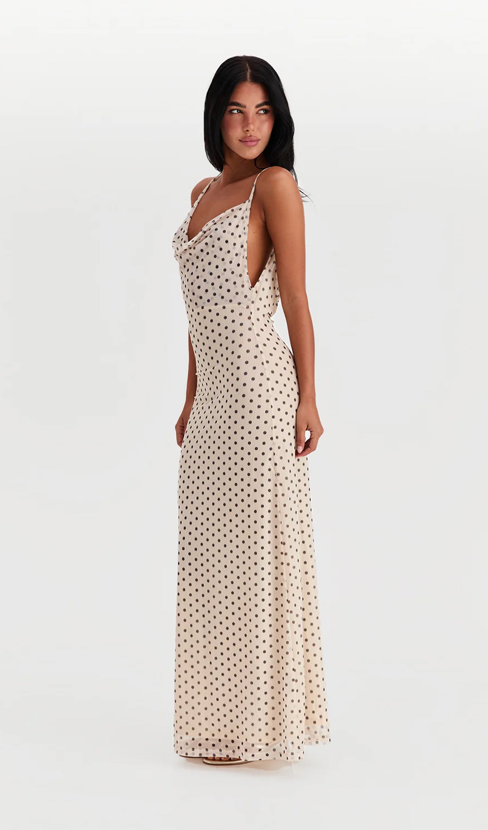 Asimetrik Kukuletalı Puantiyeli Maksi Elbise