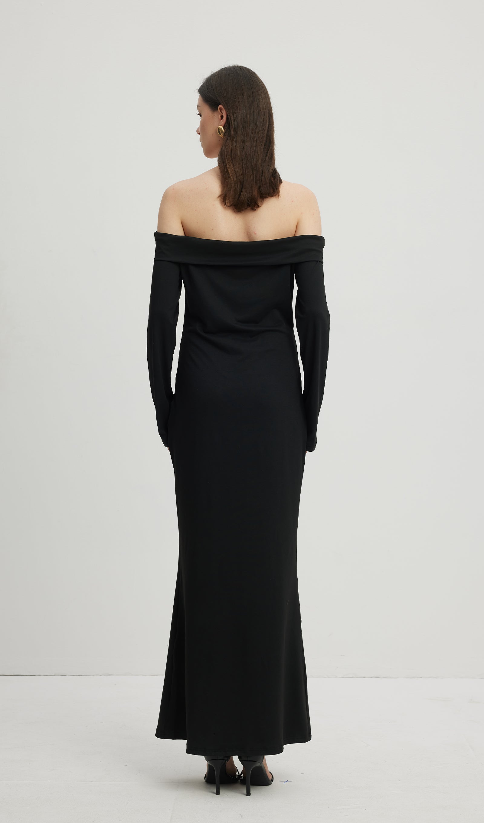 Maida Katlı Yaka Maksi Elbise Siyah