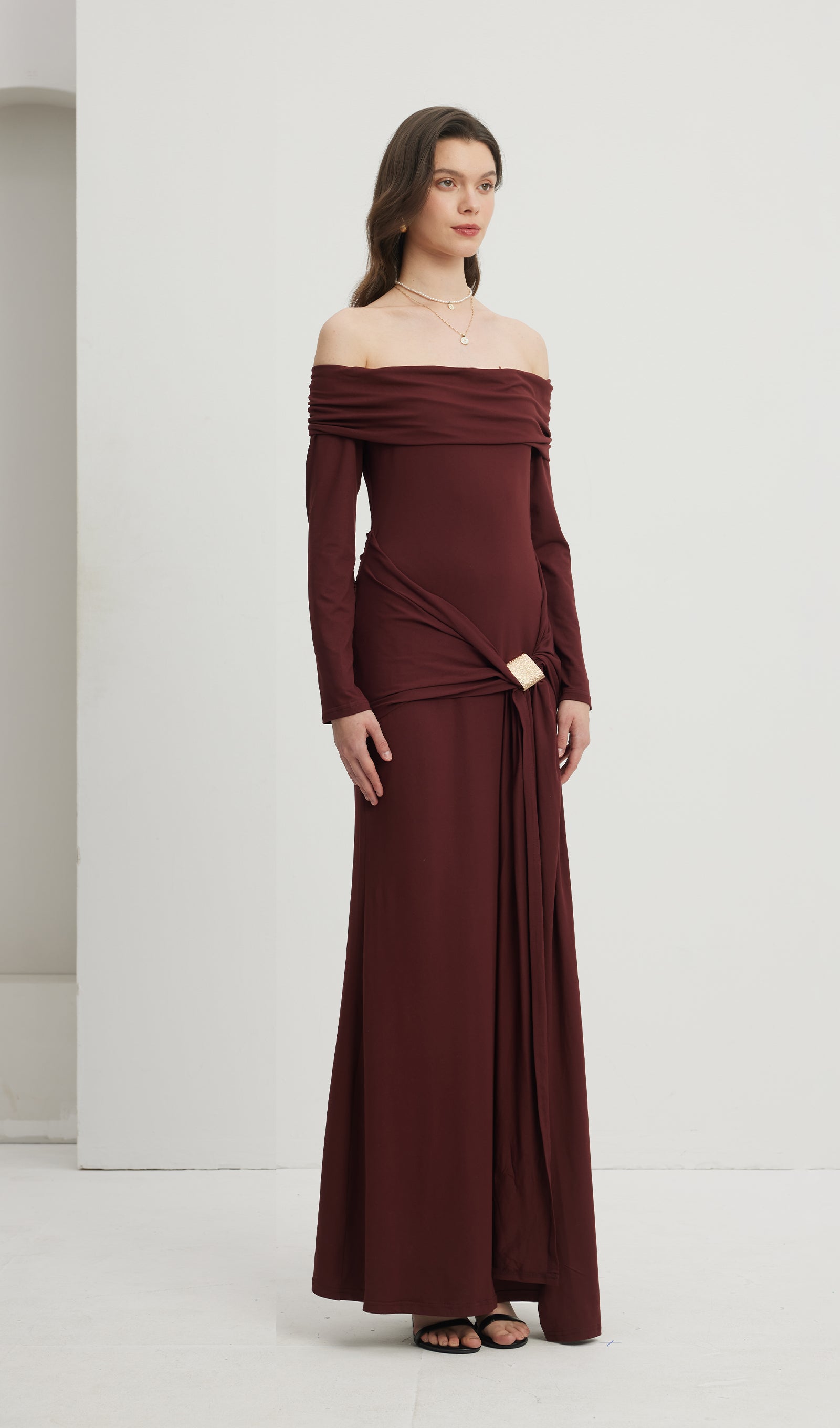 Kapalı Omuz Fırfırlı Maksi Elbise Kırmızımsı Kahverengi