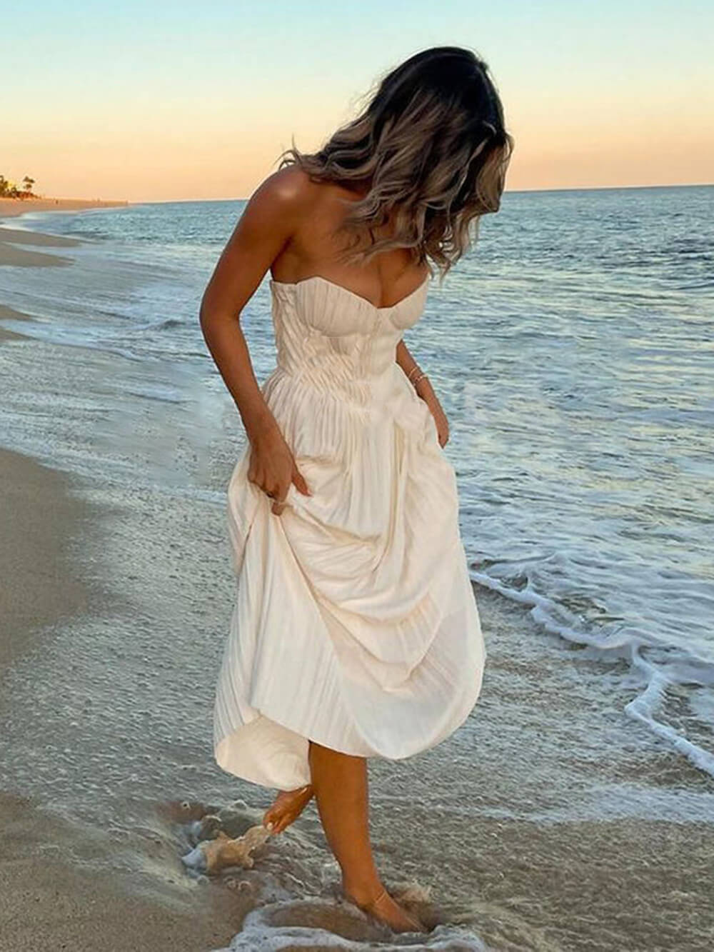 Zarif Pileli Straplez Maksi Elbise