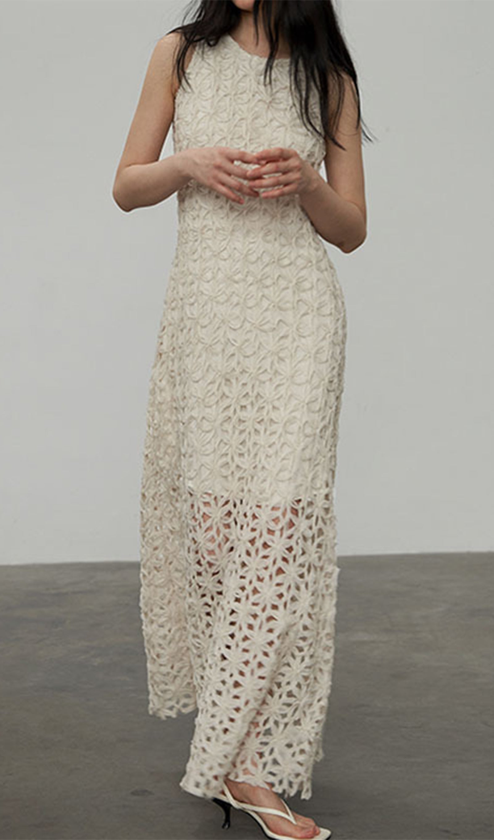 Kolsuz Dokulu İçi Boş Midi Elbise