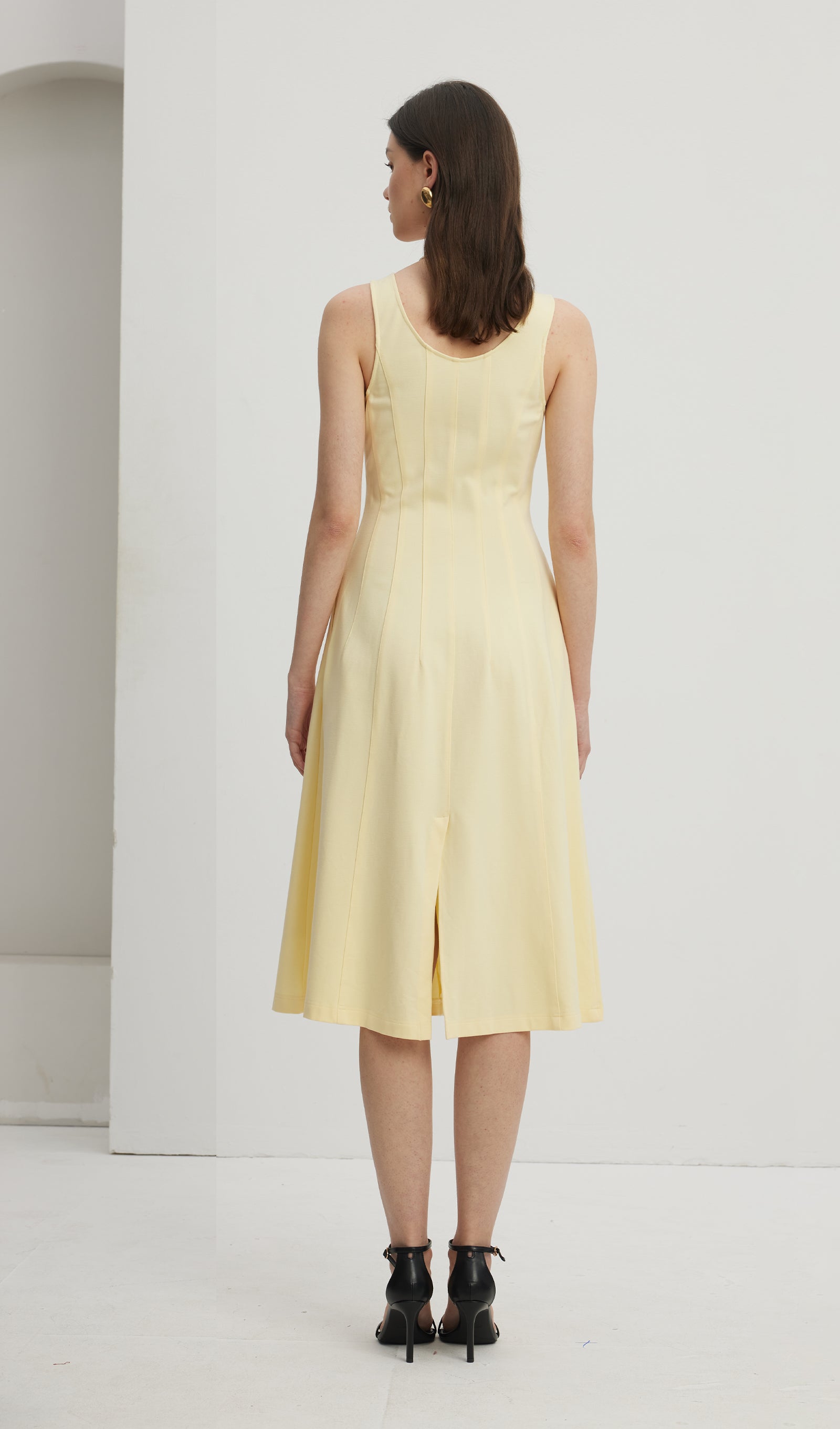 Pileli Yırtmaçlı Midi Elbise