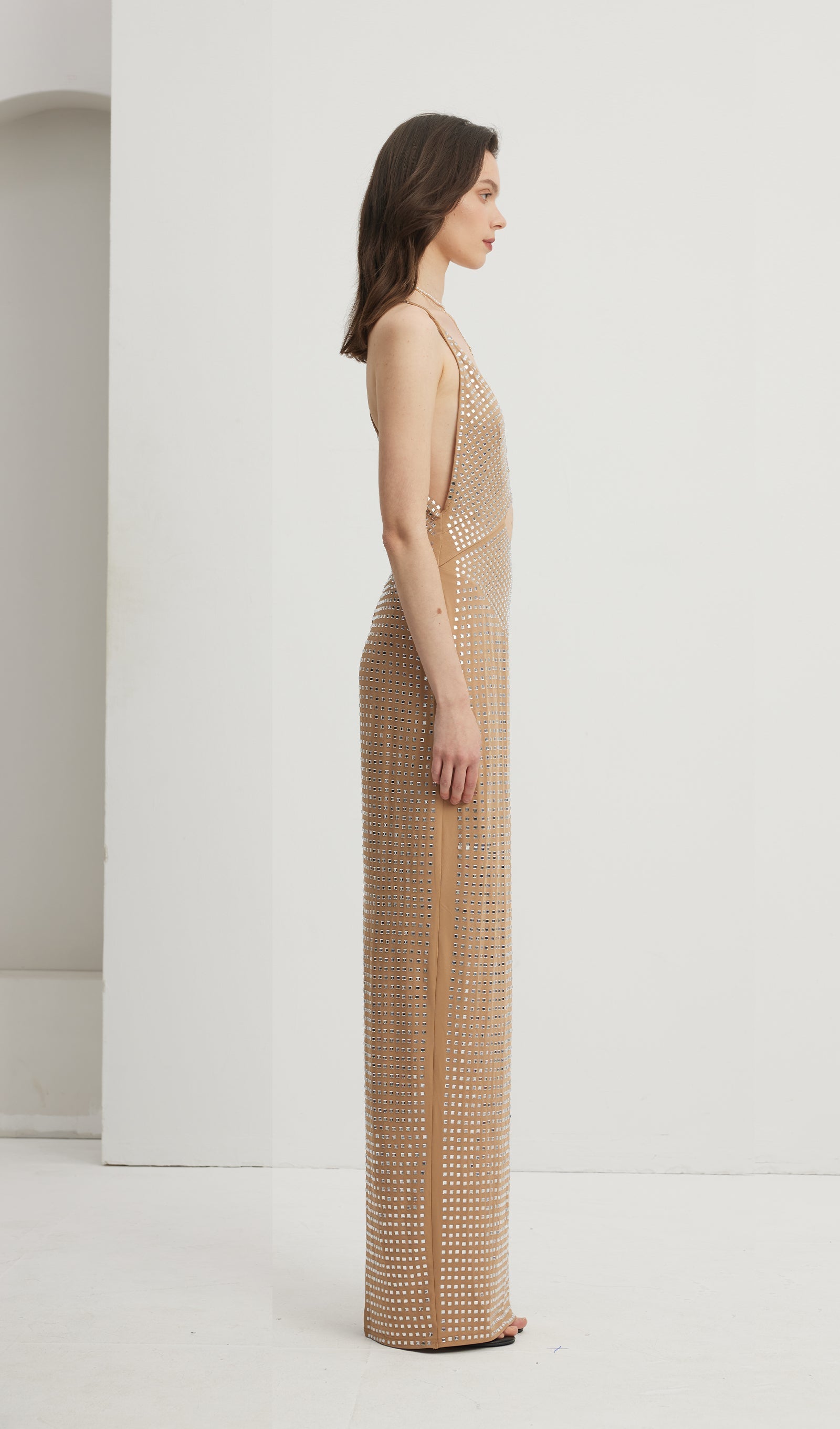 Süslemeli Kesik Maksi Elbise Nude