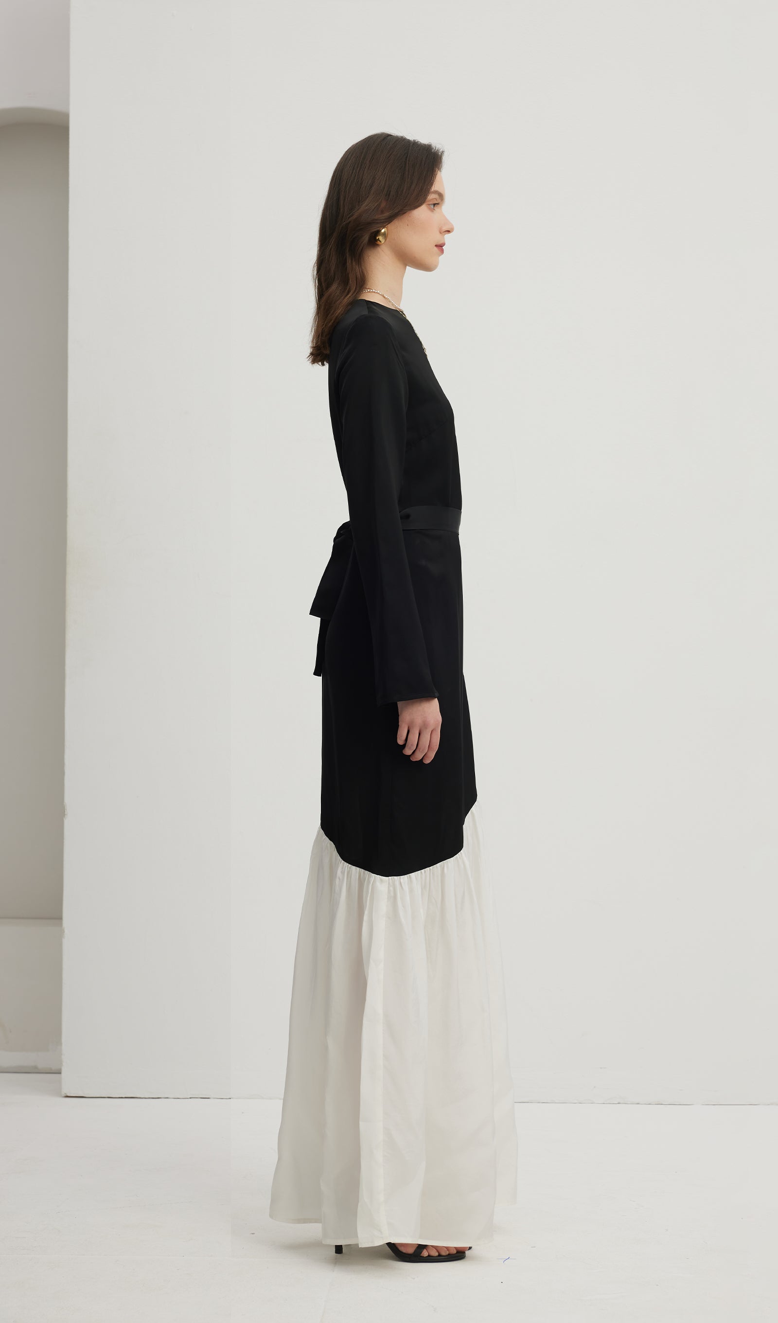 Asimetrik Siyah/Beyaz Colorblock Maksi Elbise